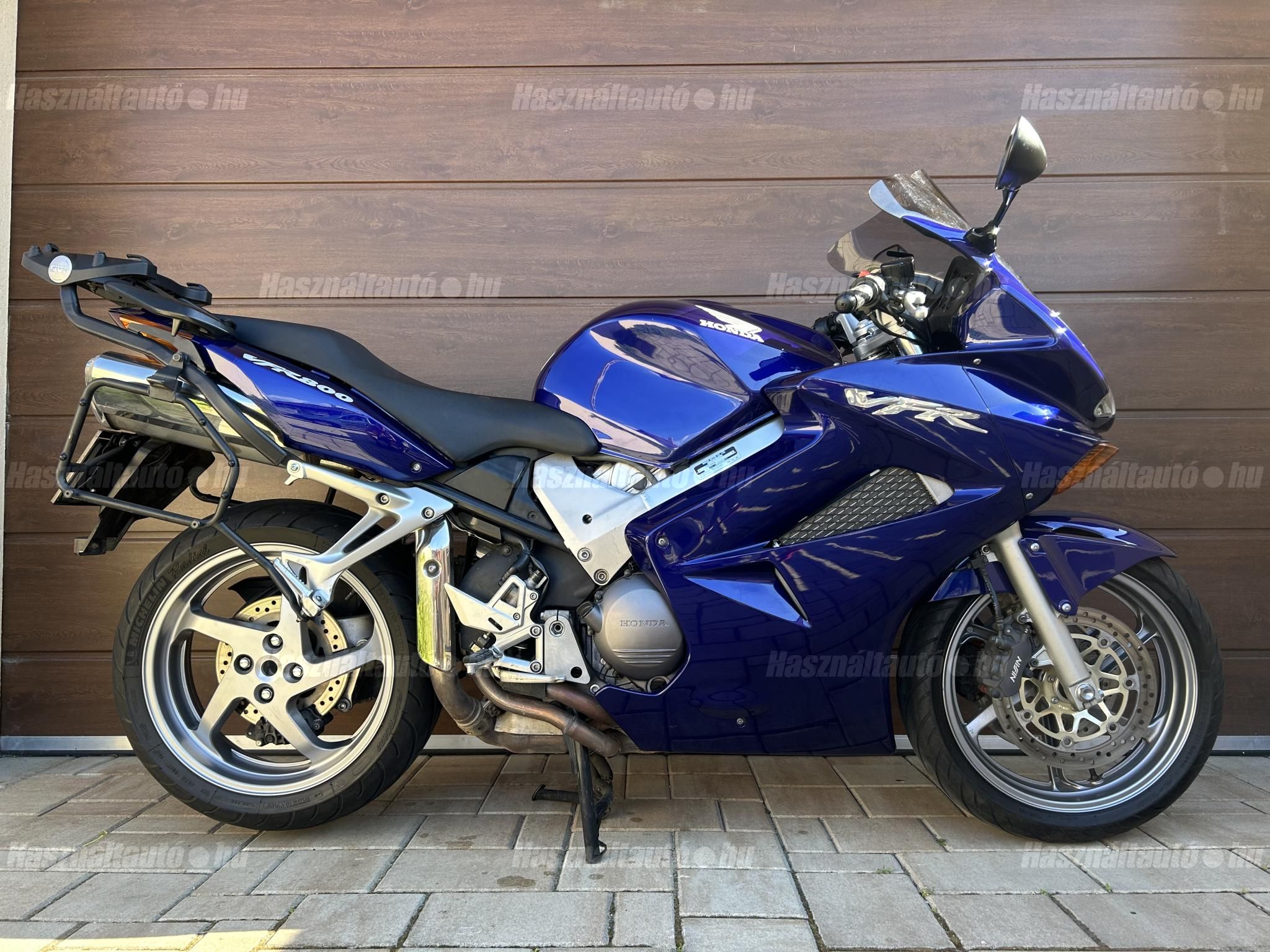 HONDA VFR 800 2005/6 - 1