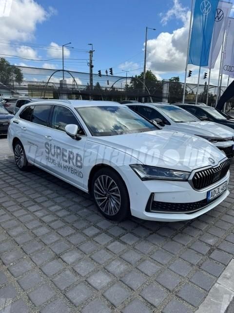 SKODA SUPERB 2025 - 1
