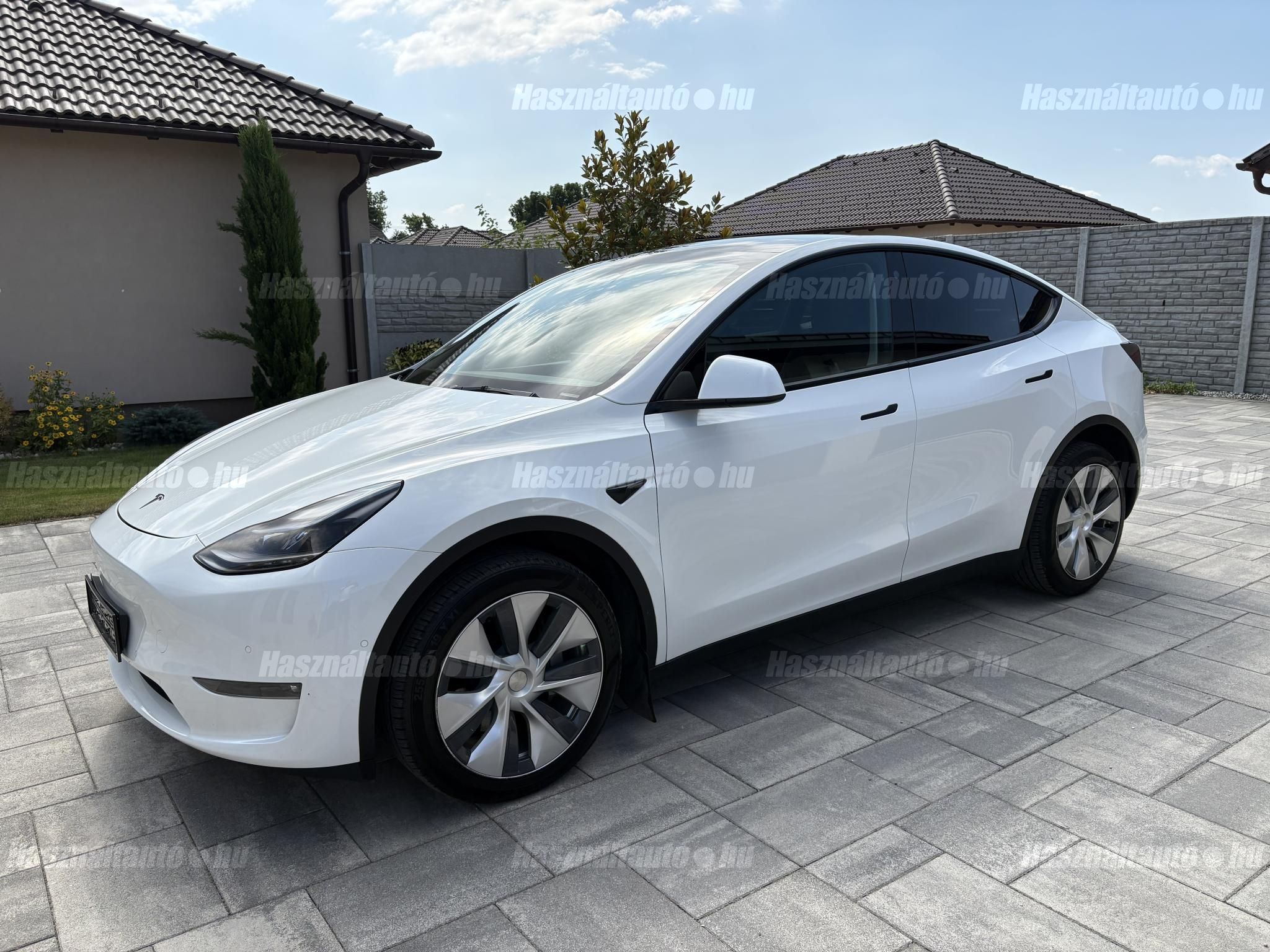 TESLA MODEL Y 2022/8 - 1