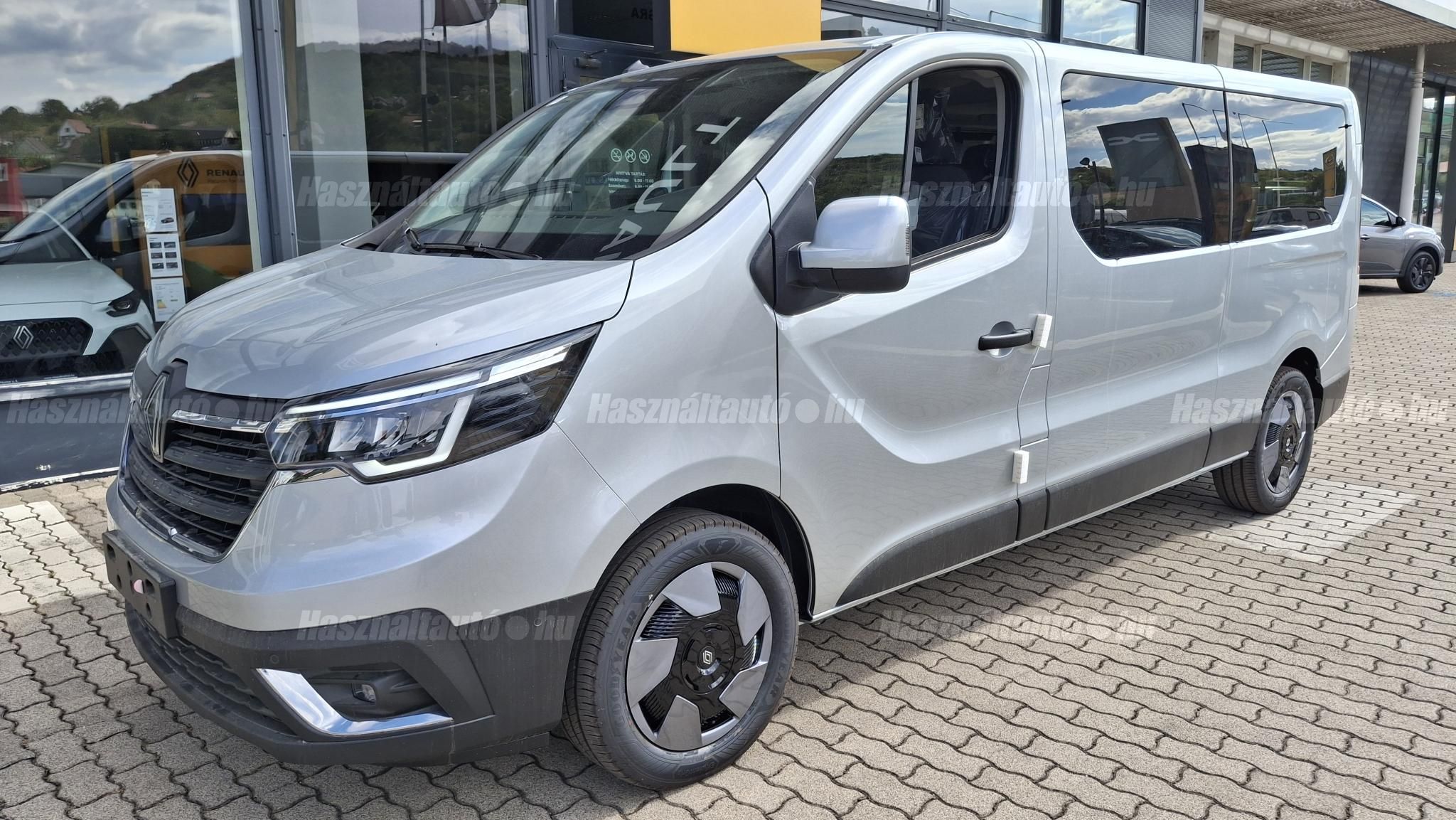 RENAULT TRAFIC 2026 - 1