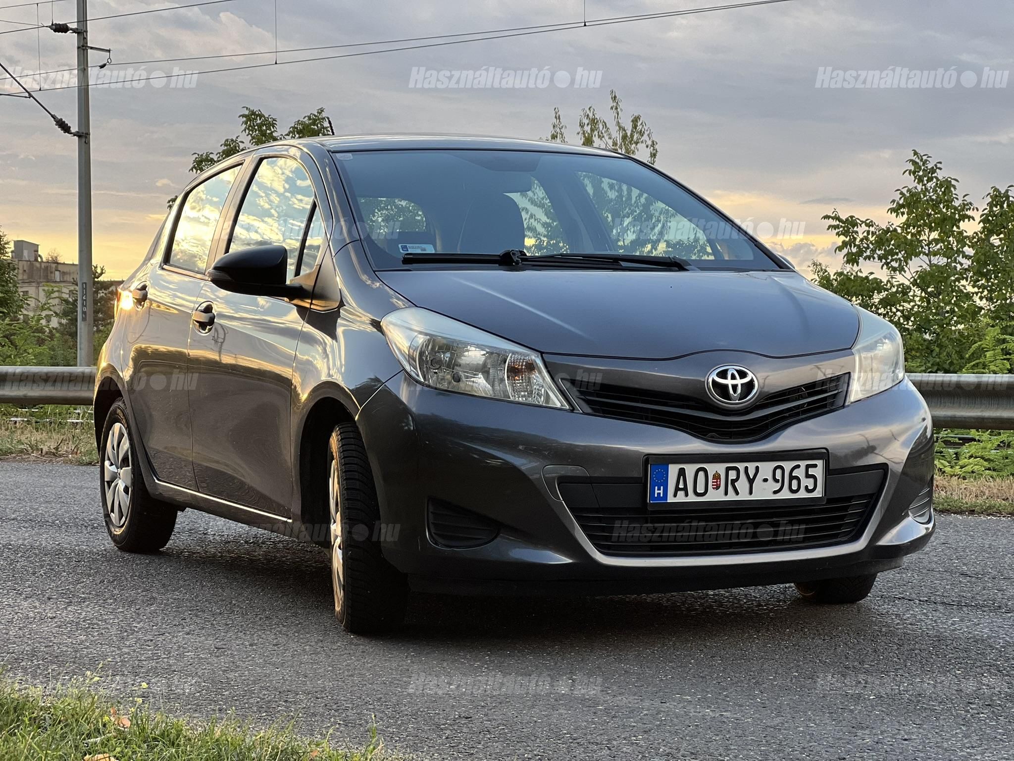 TOYOTA YARIS 2013/11 - 1
