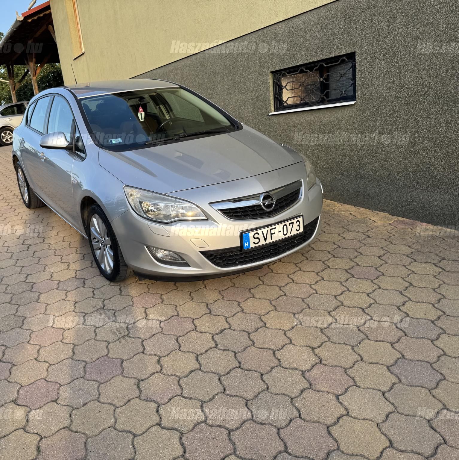 OPEL ASTRA J 2010/10 - 1