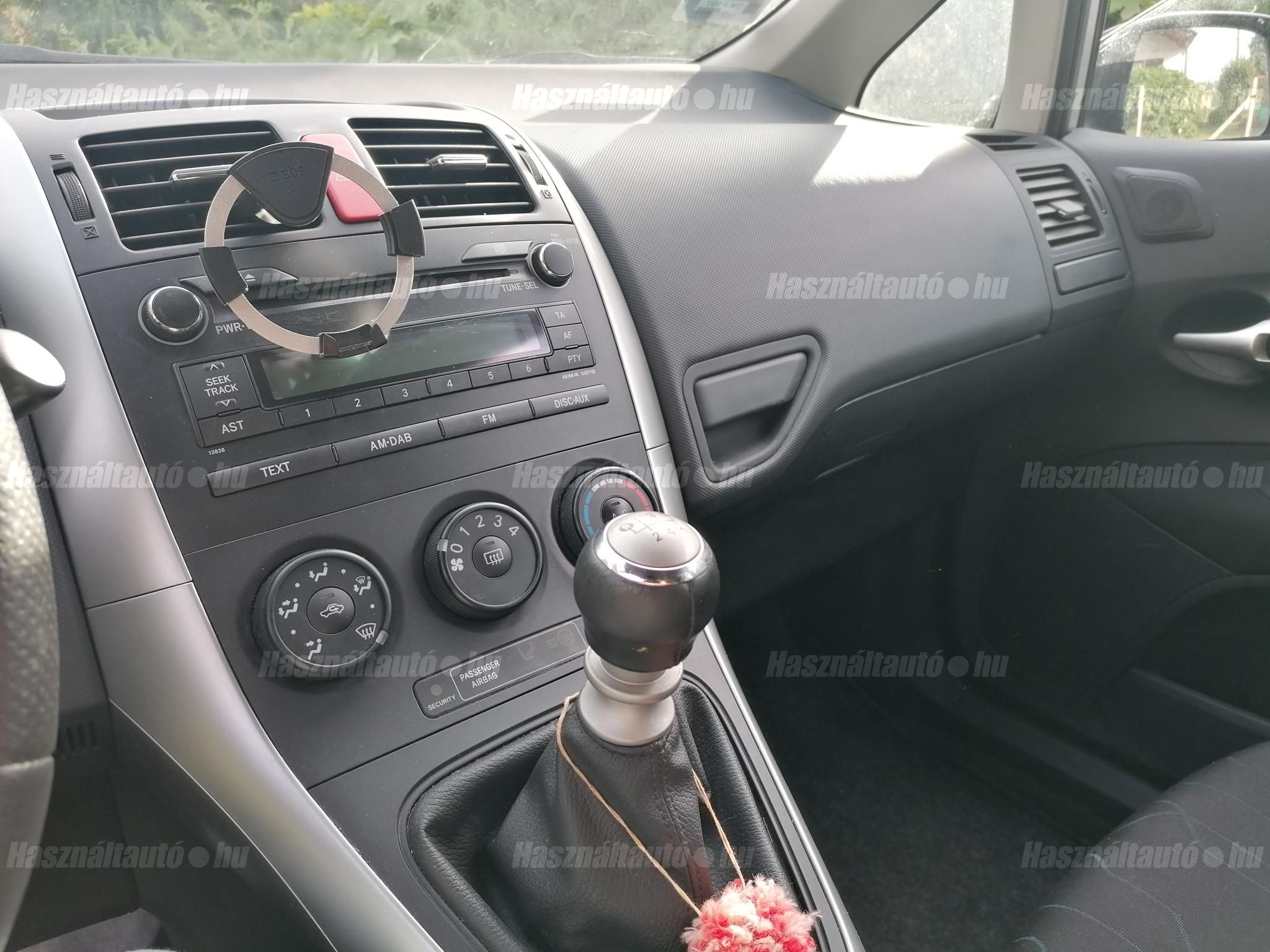 TOYOTA AURIS 2010/11 - 1