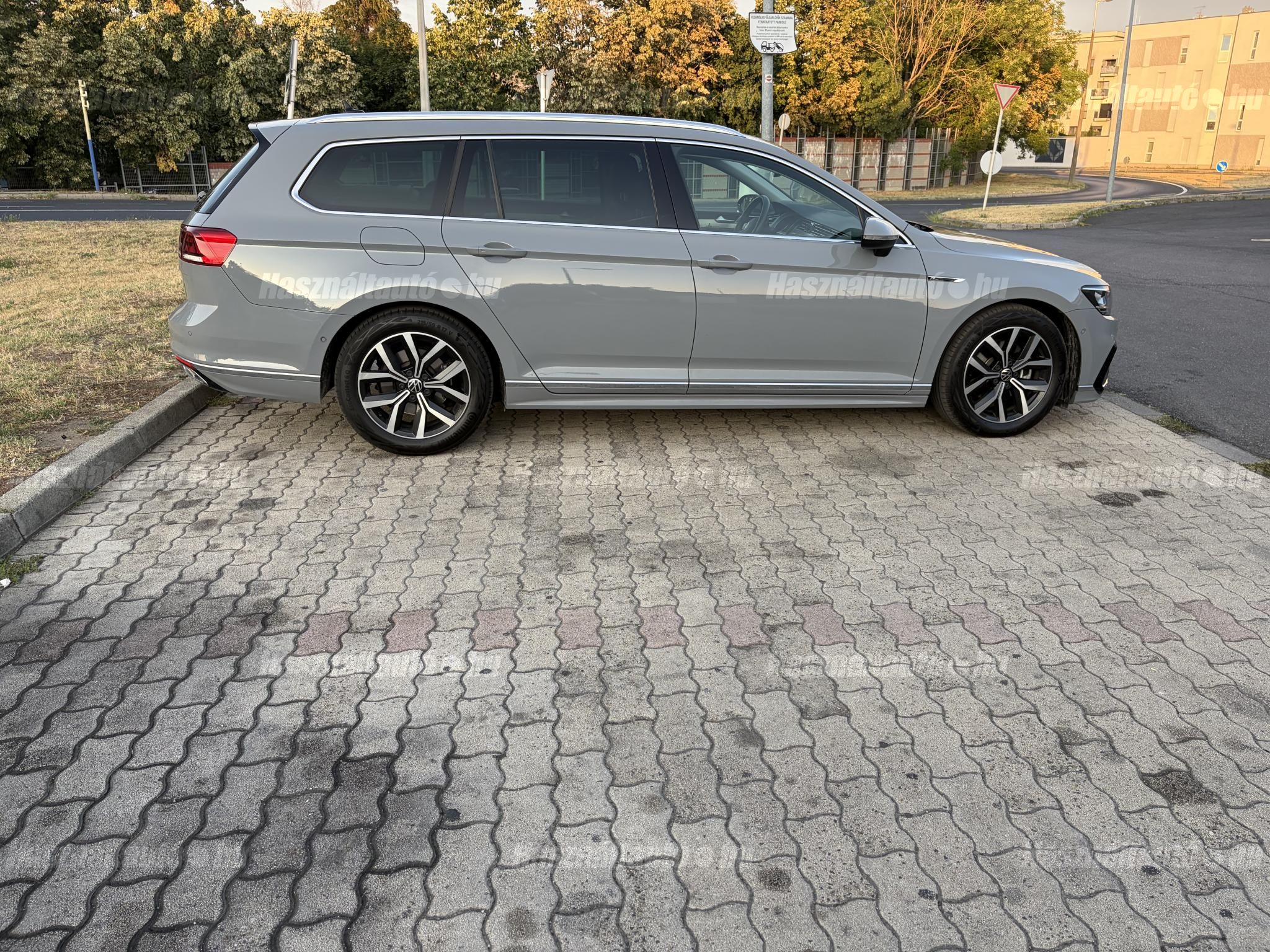 VOLKSWAGEN PASSAT 2022/6 - 1