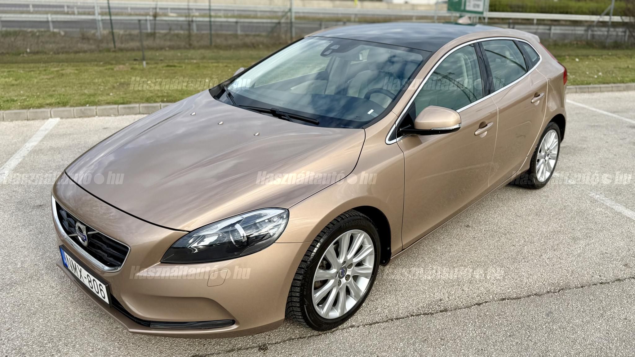 VOLVO V40 2013/3 - 1