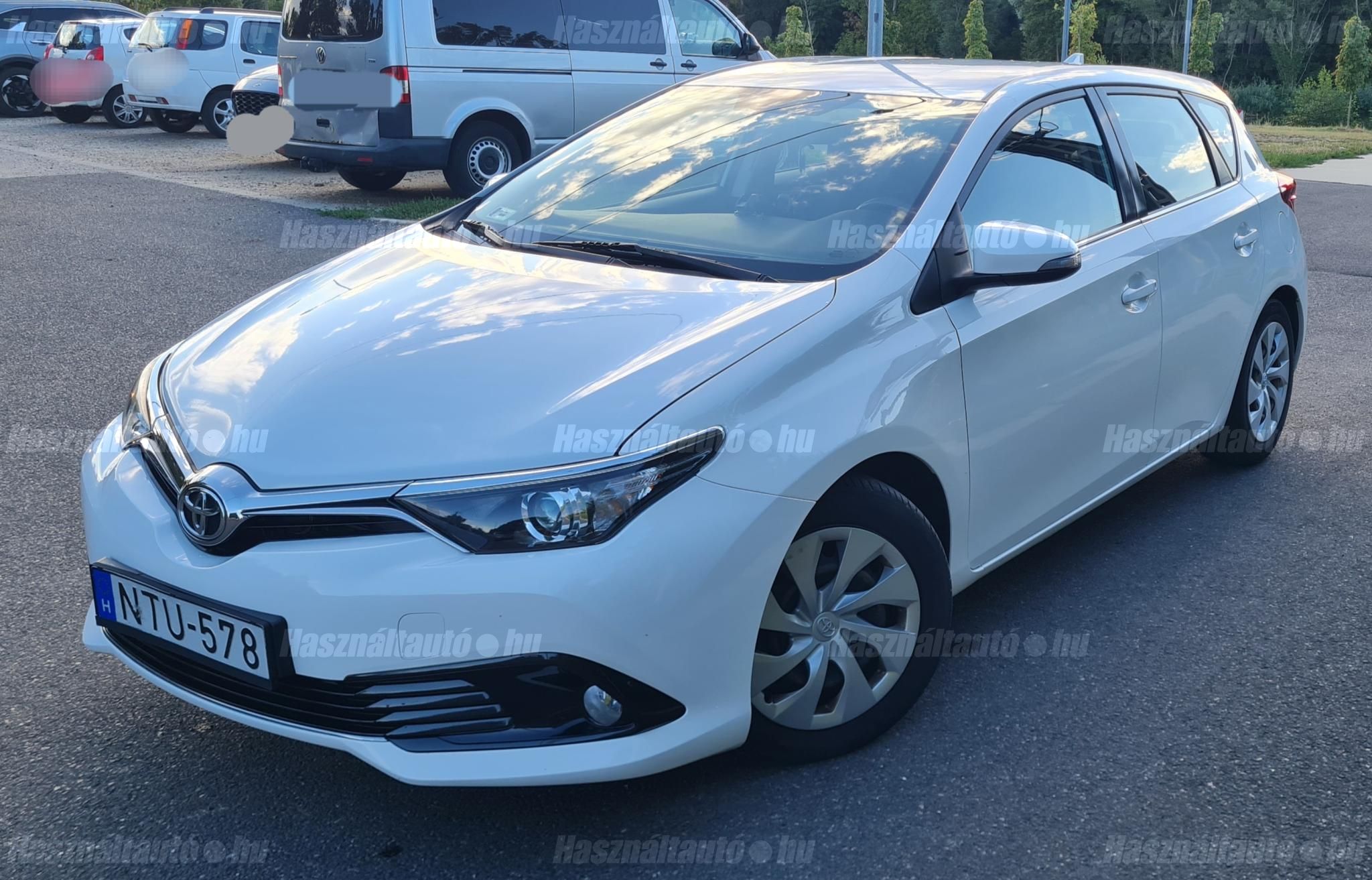 TOYOTA AURIS 2016/9 - 1
