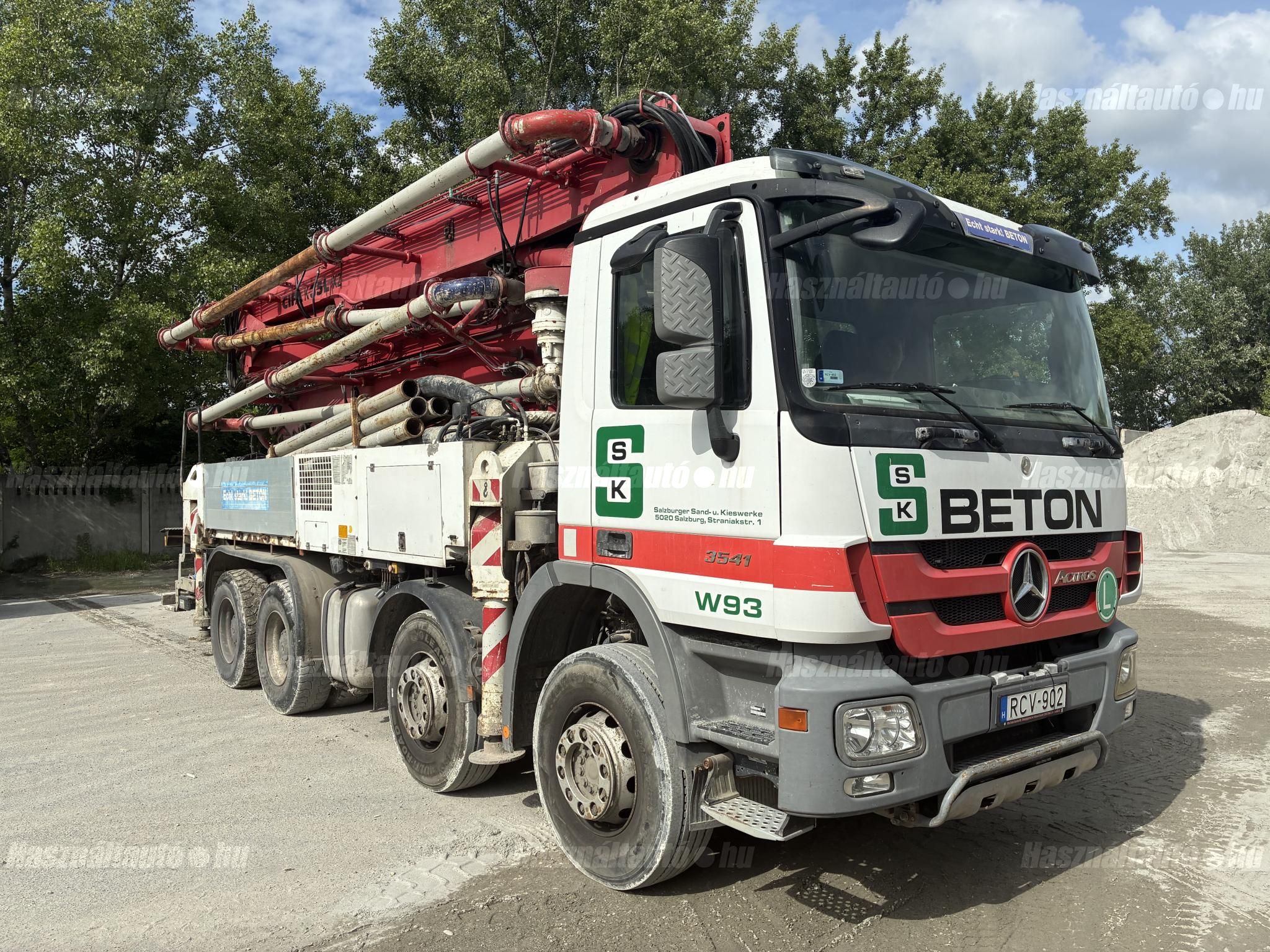 MERCEDES-BENZ 2010/8 - 1