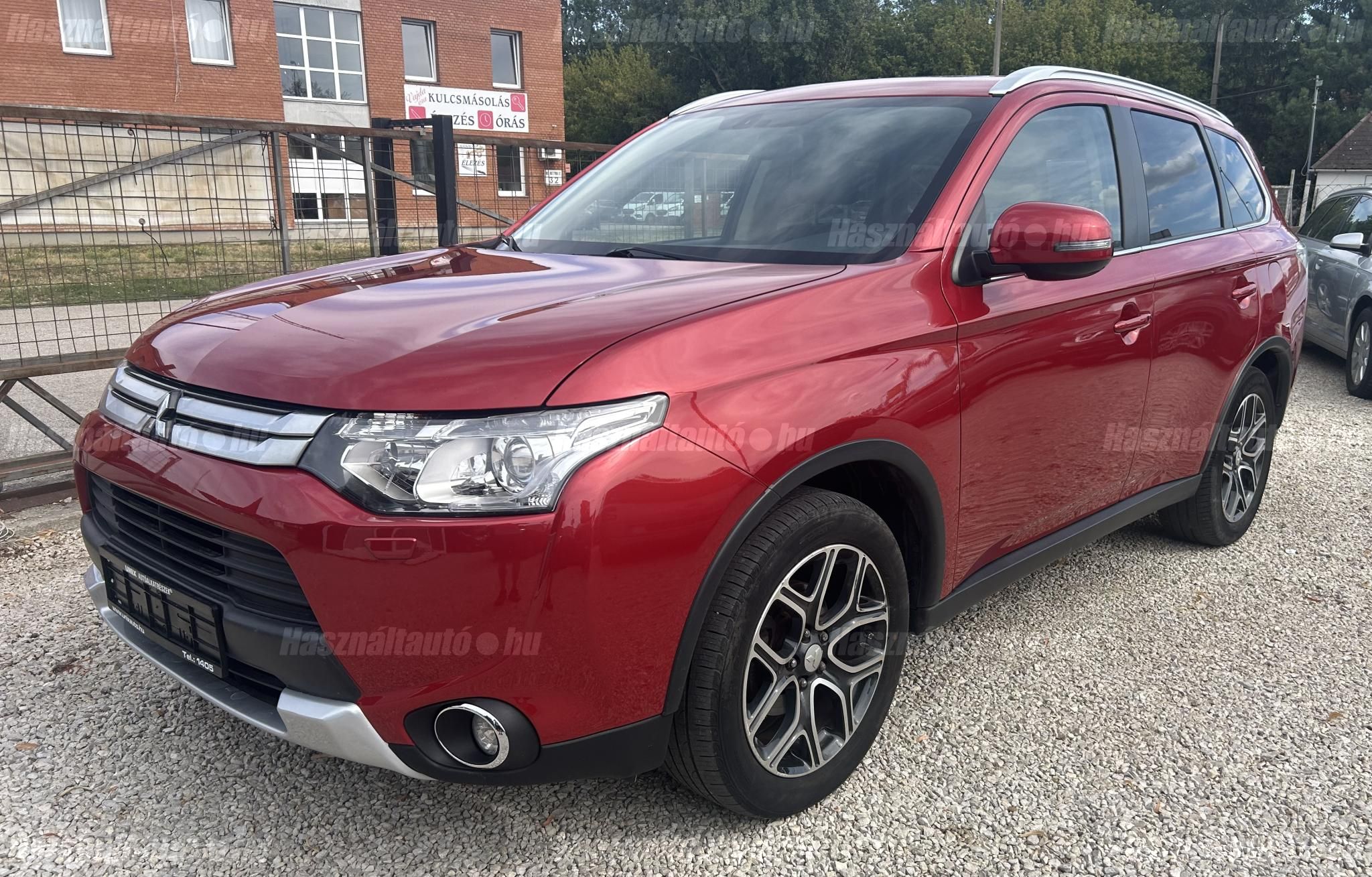 MITSUBISHI OUTLANDER 2015/6 - 1