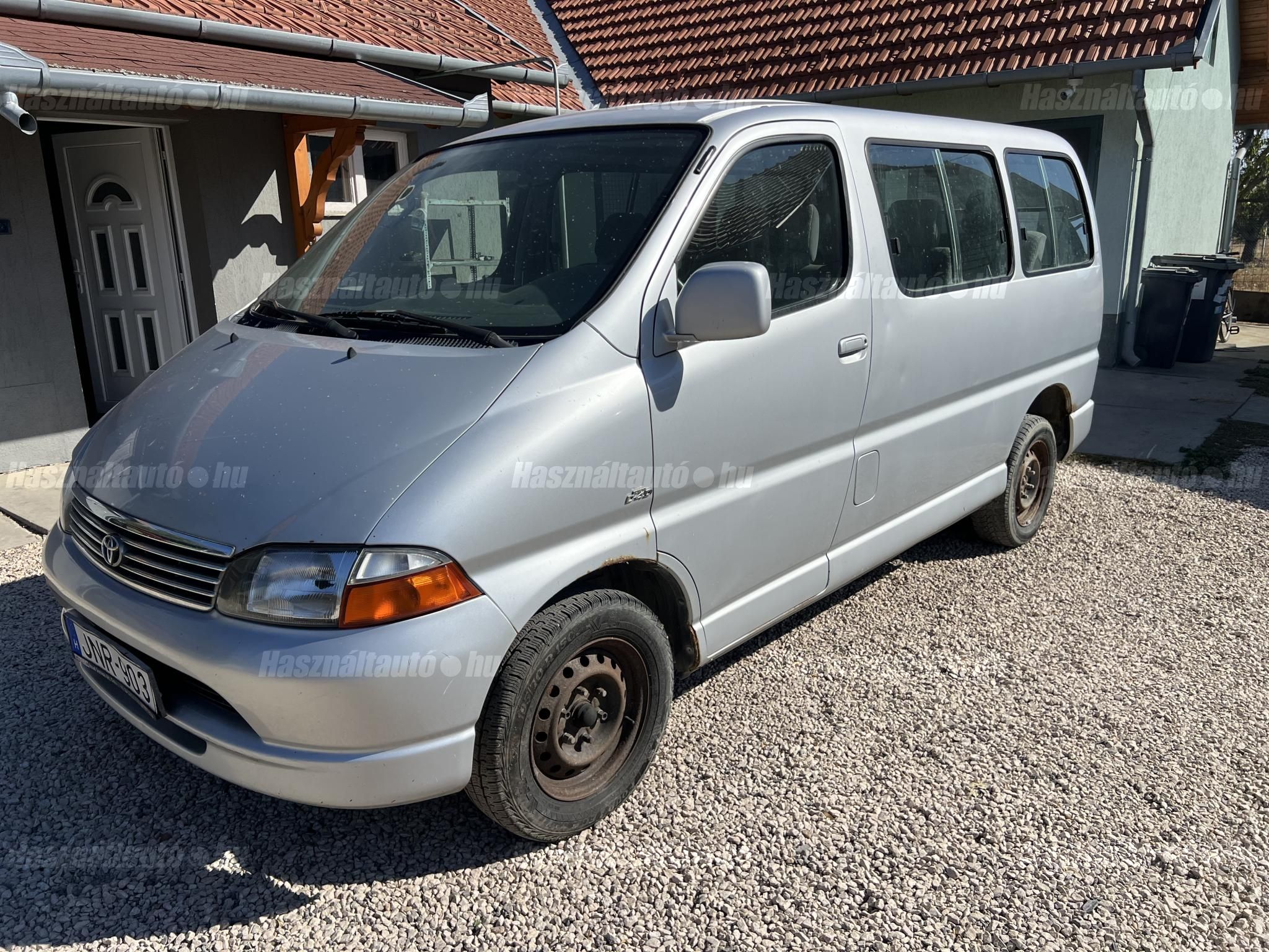 TOYOTA HIACE 2004/7 - 1