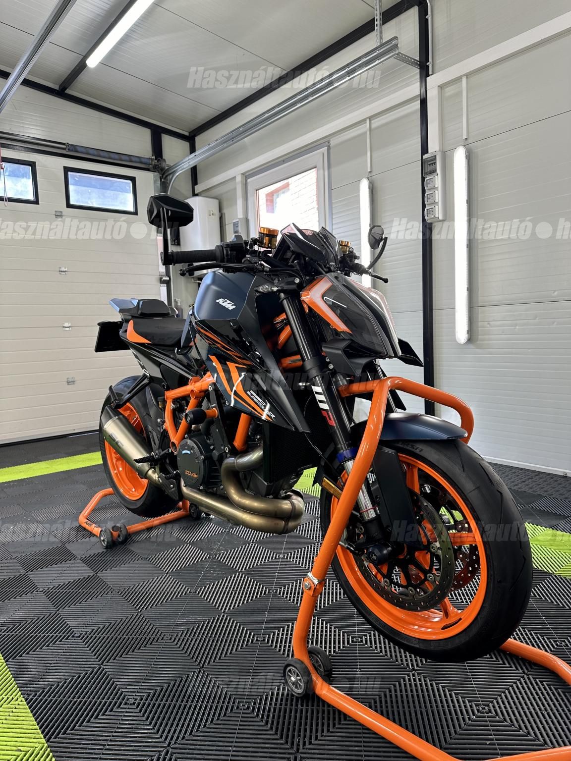 KTM 1290 SUPER DUKE R 2022/12 - 1