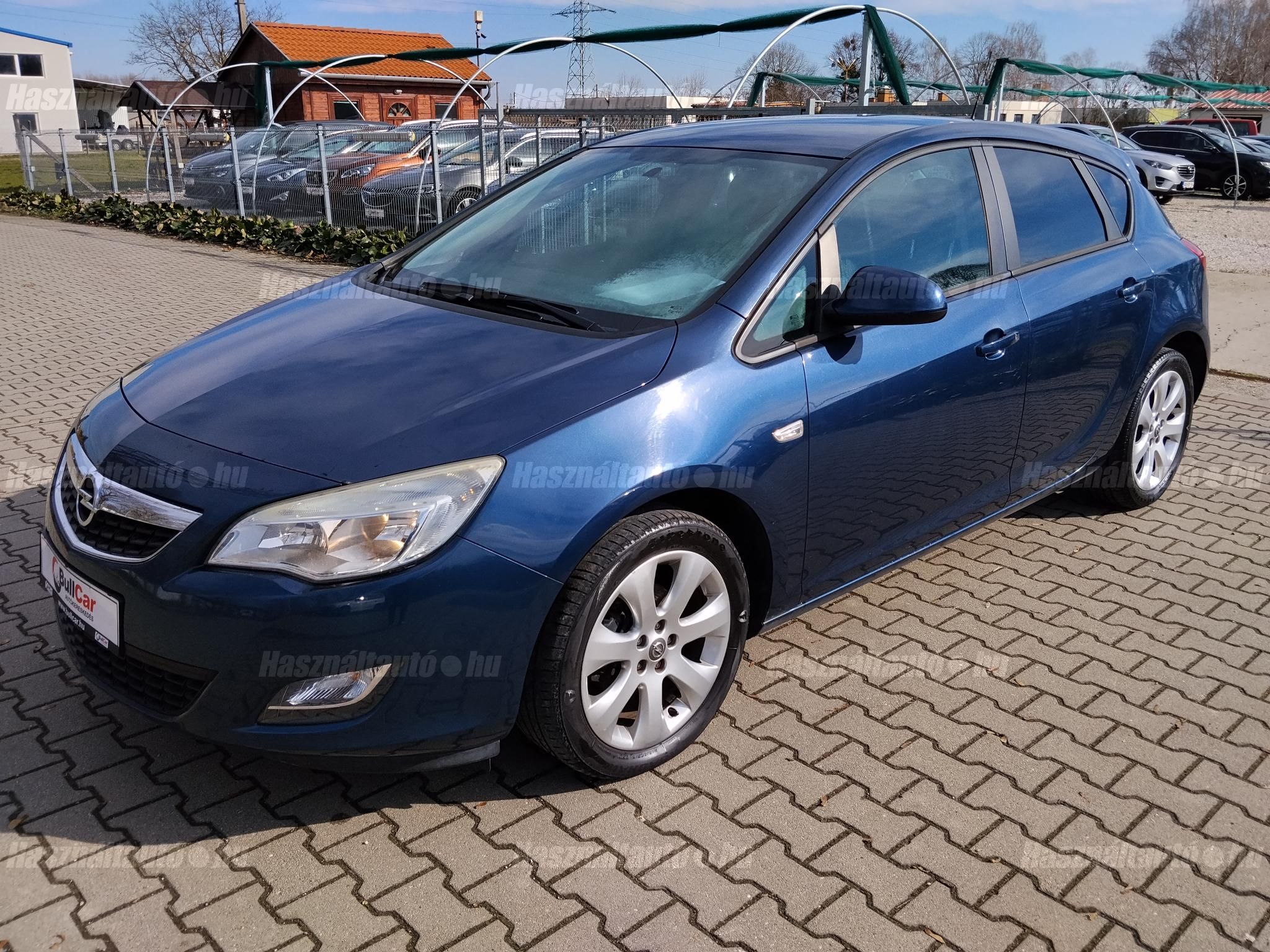OPEL ASTRA J 2013/8 - 1