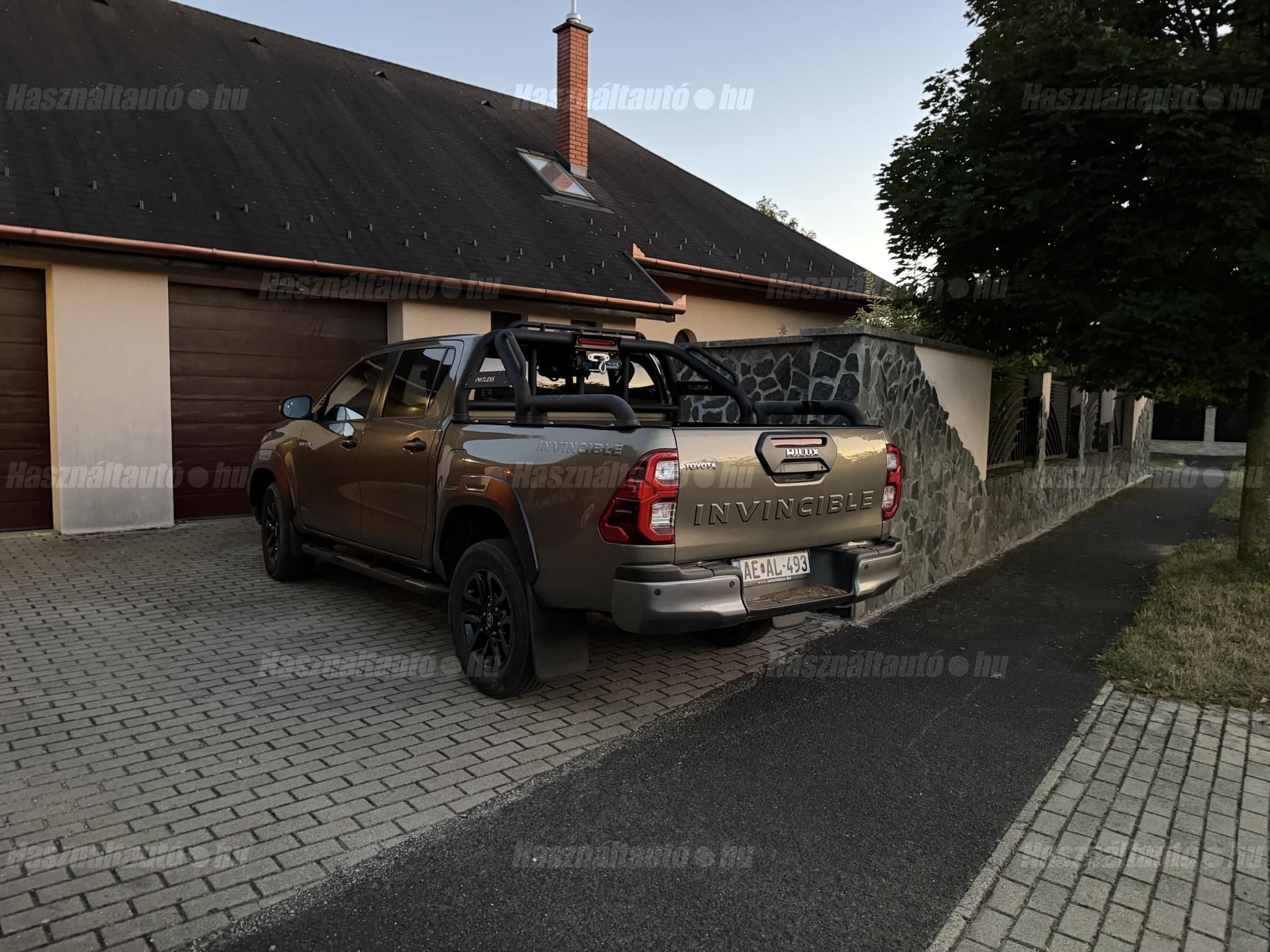 TOYOTA HILUX 2023/6 - 1