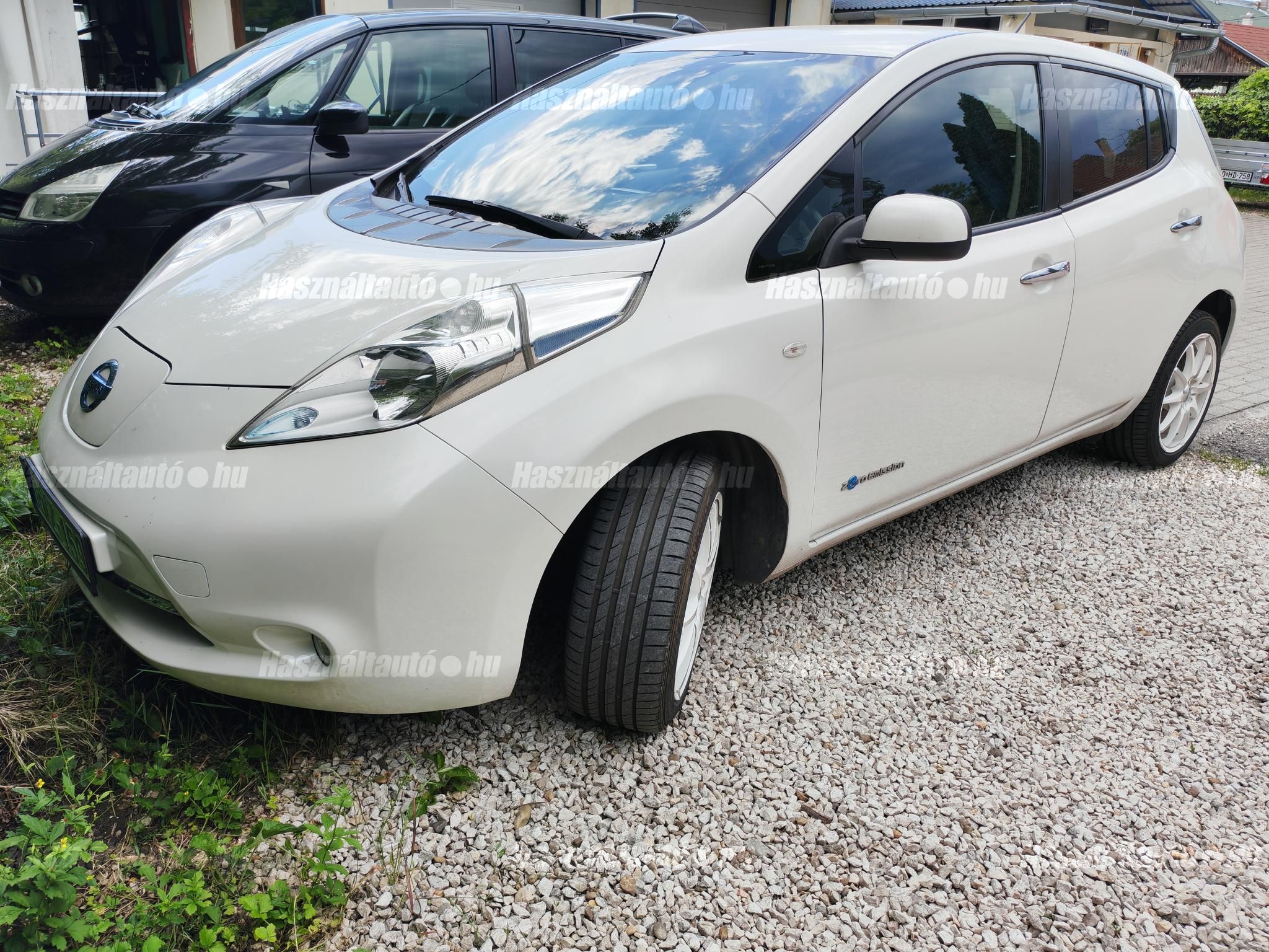 NISSAN LEAF 2015/5 - 1