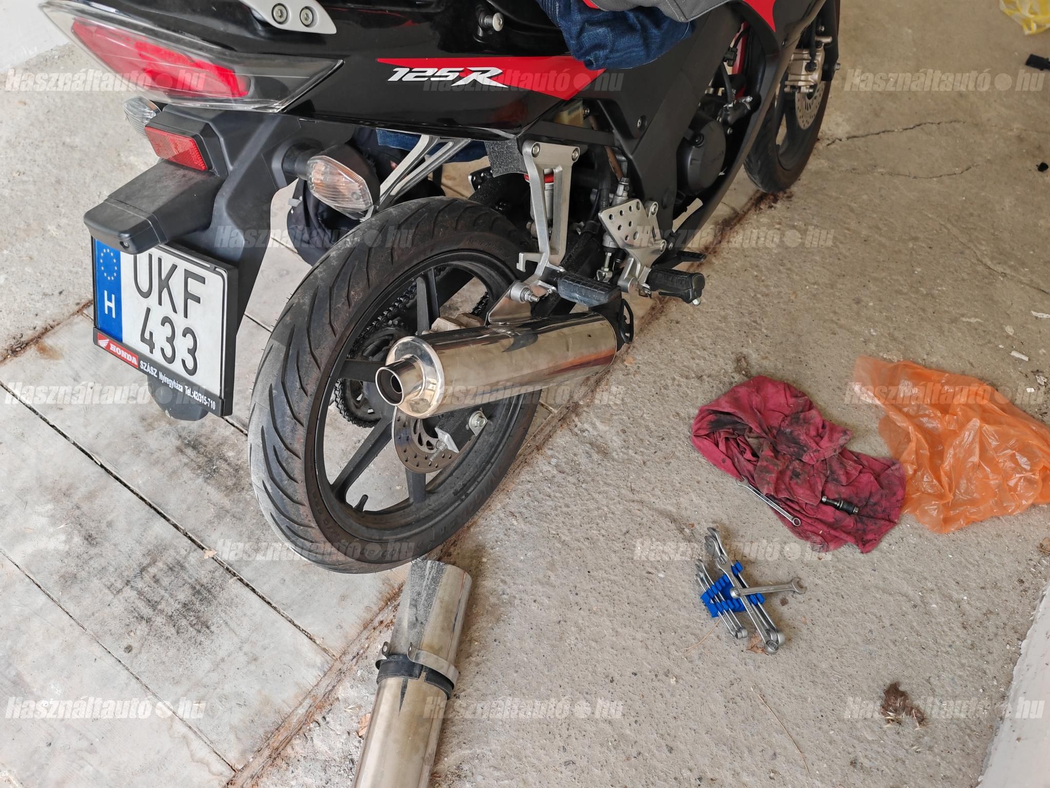 HONDA CBR 125 R 2011 - 1