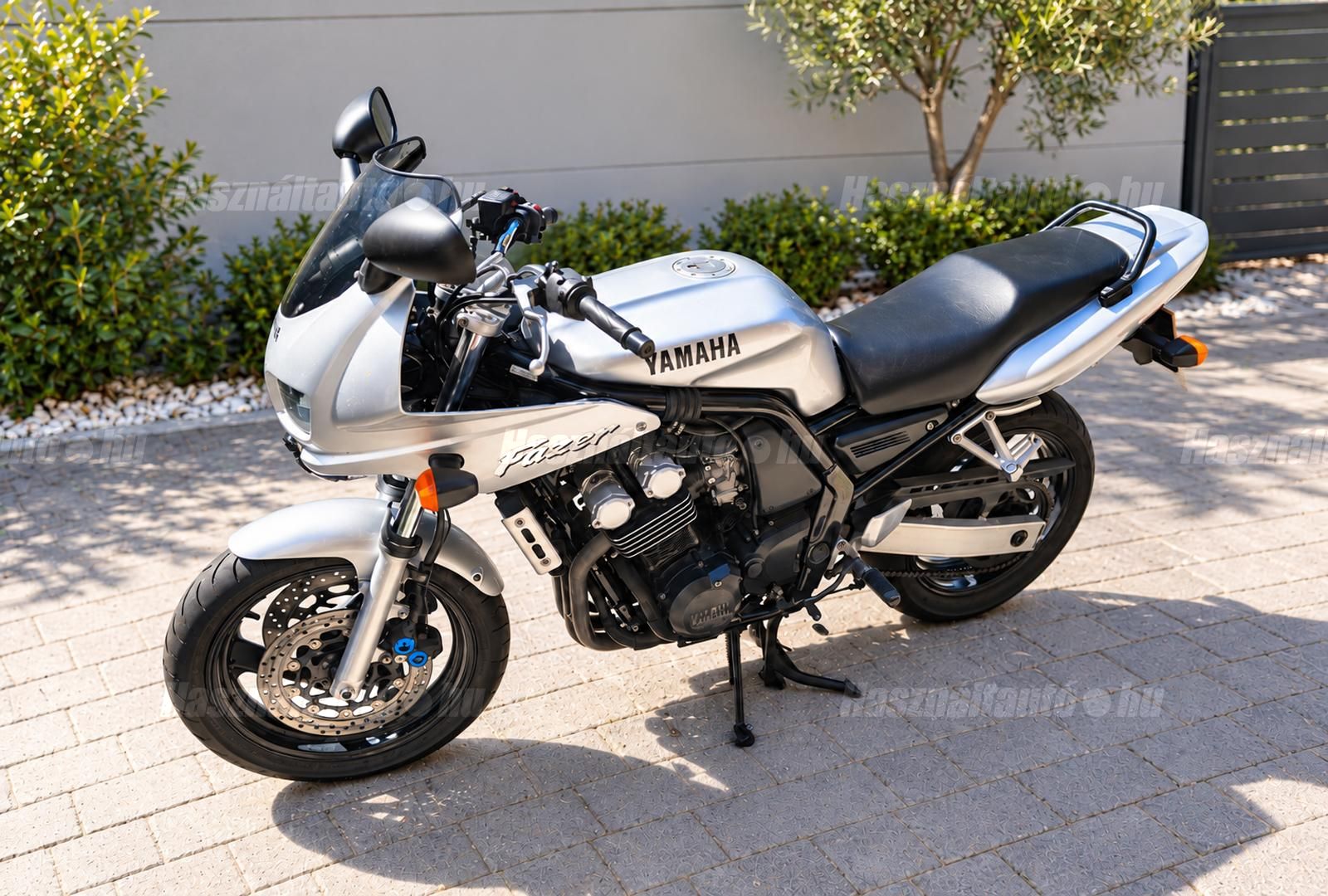 YAMAHA FZS 600 (FAZER) 2000/12 - 1