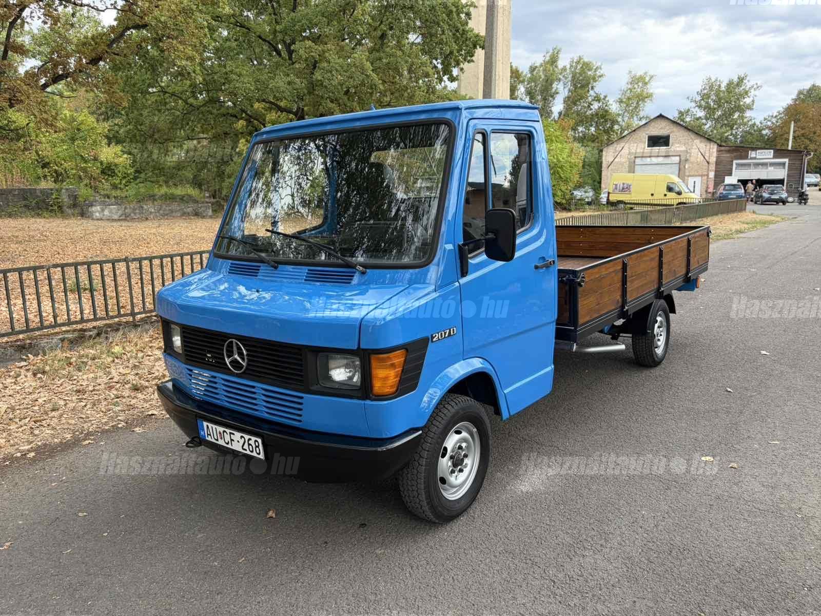 MERCEDES-BENZ 207 1977/12 - 1