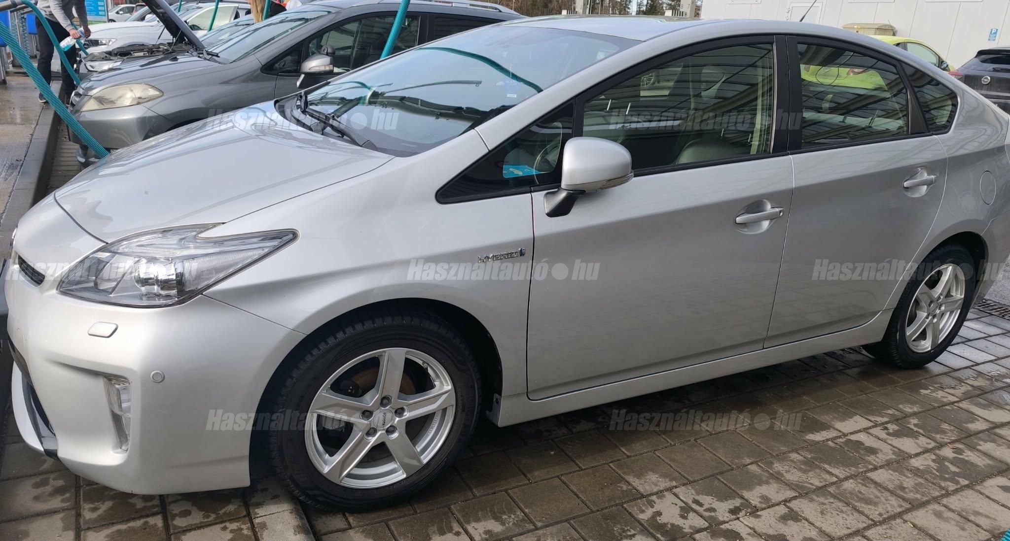 TOYOTA PRIUS 2014/12 - 1