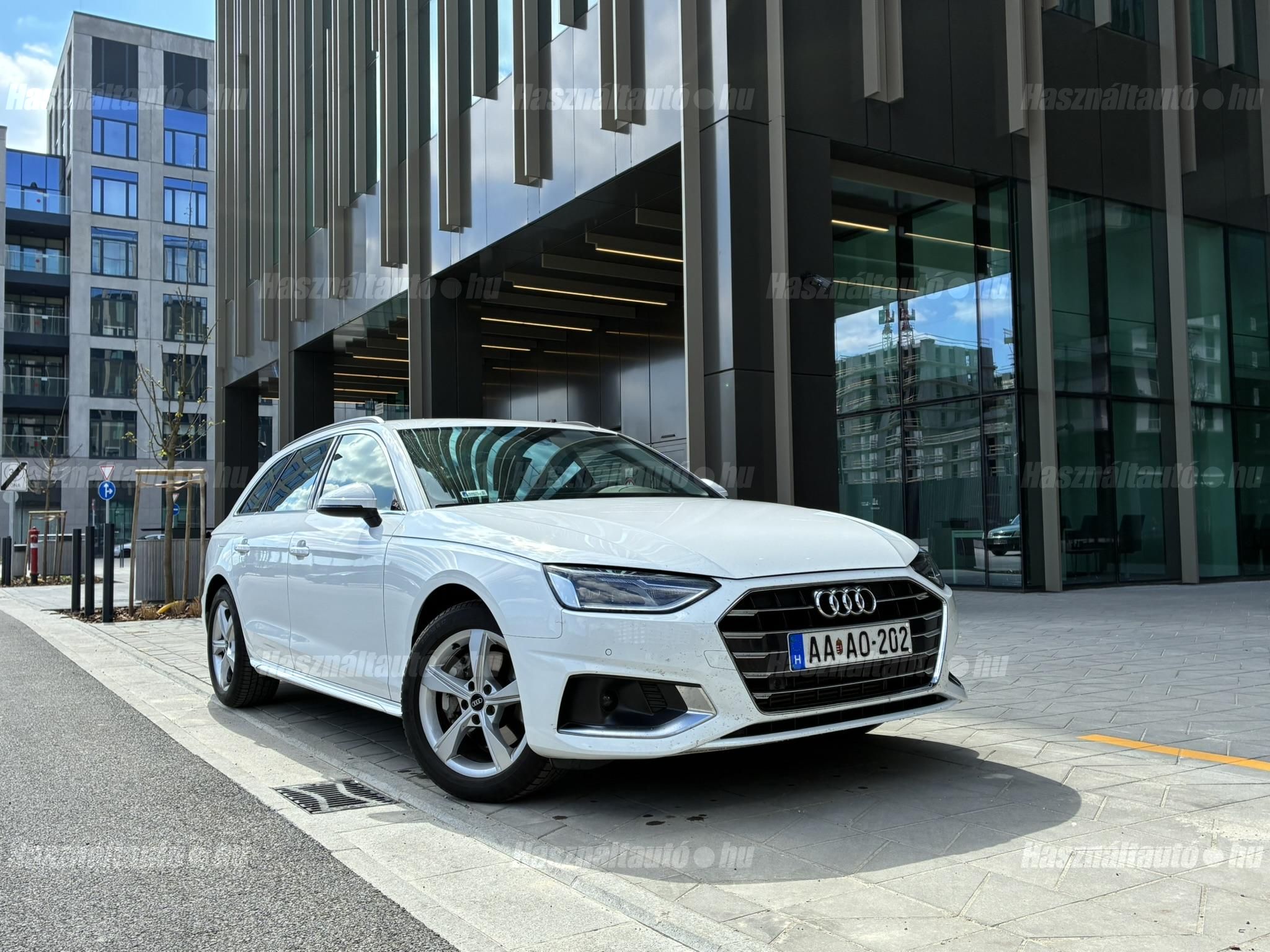AUDI A4 2022/4 - 1