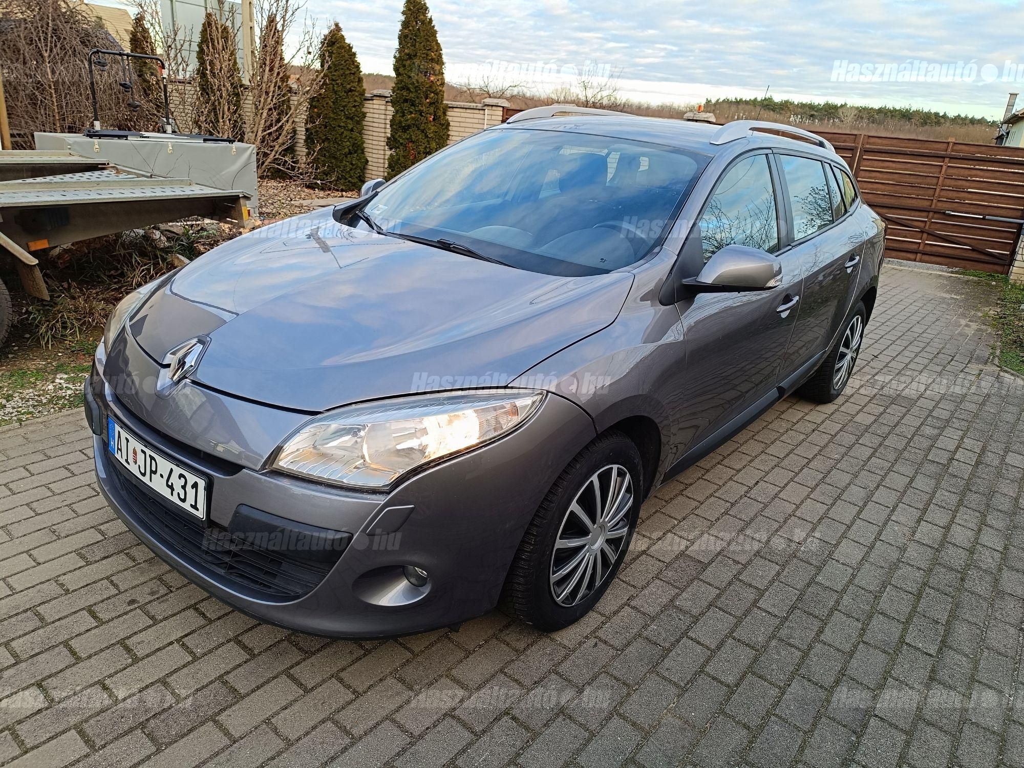 RENAULT MEGANE 2013/9 - 1