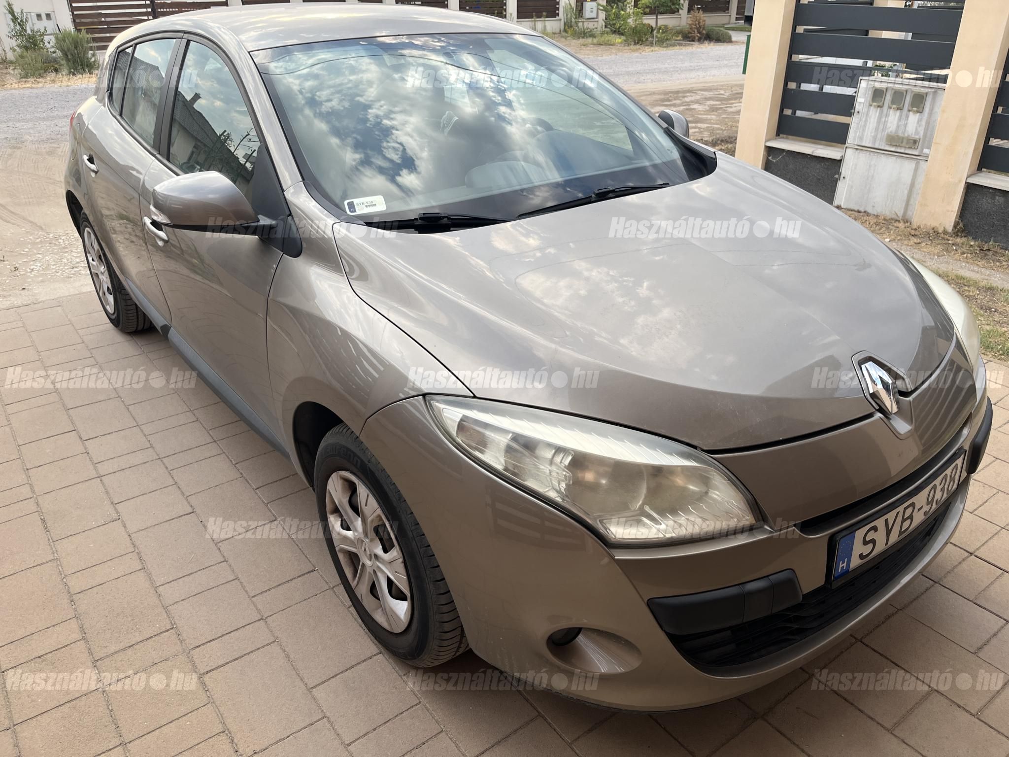 RENAULT MEGANE 2010/4 - 1
