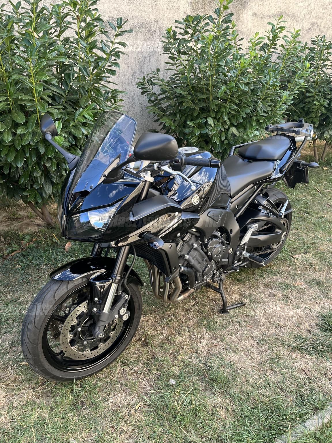 YAMAHA FZ1-S 2011/10 - 1