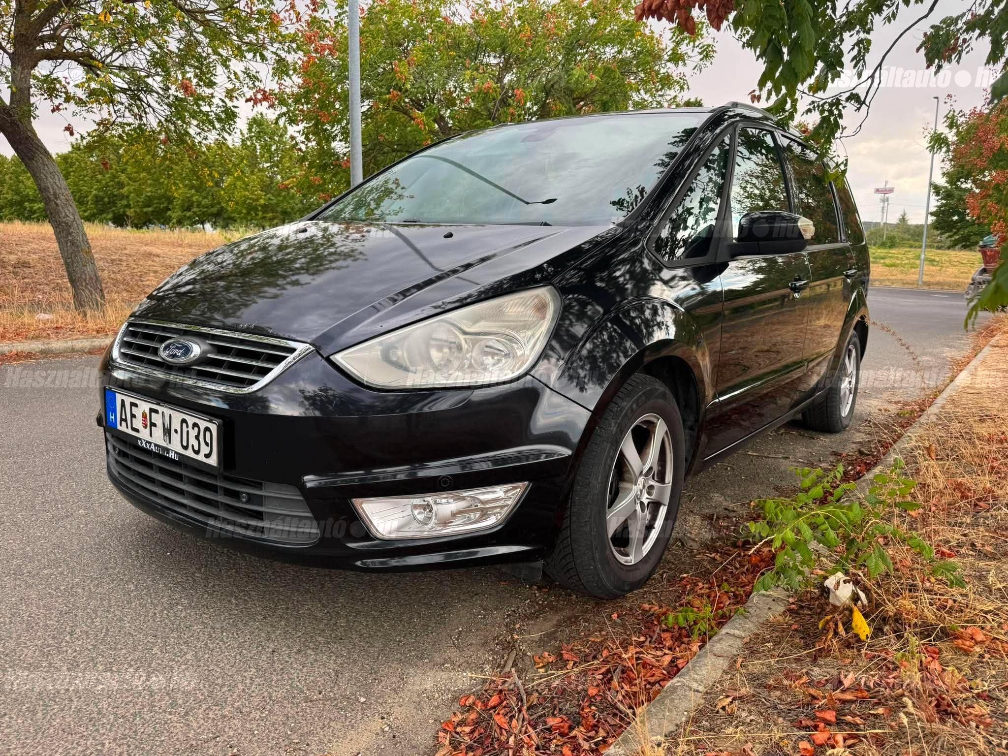 Eladó Ford Galaxie 7 személyes autó fotó előről