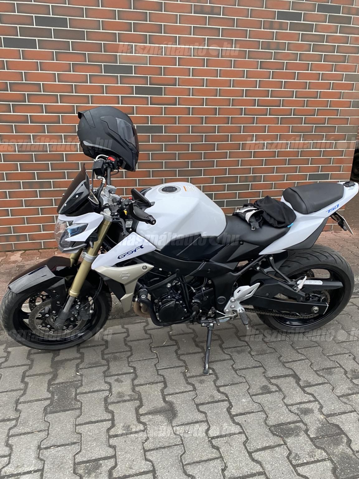 SUZUKI GSR 750 2012/11 - 1