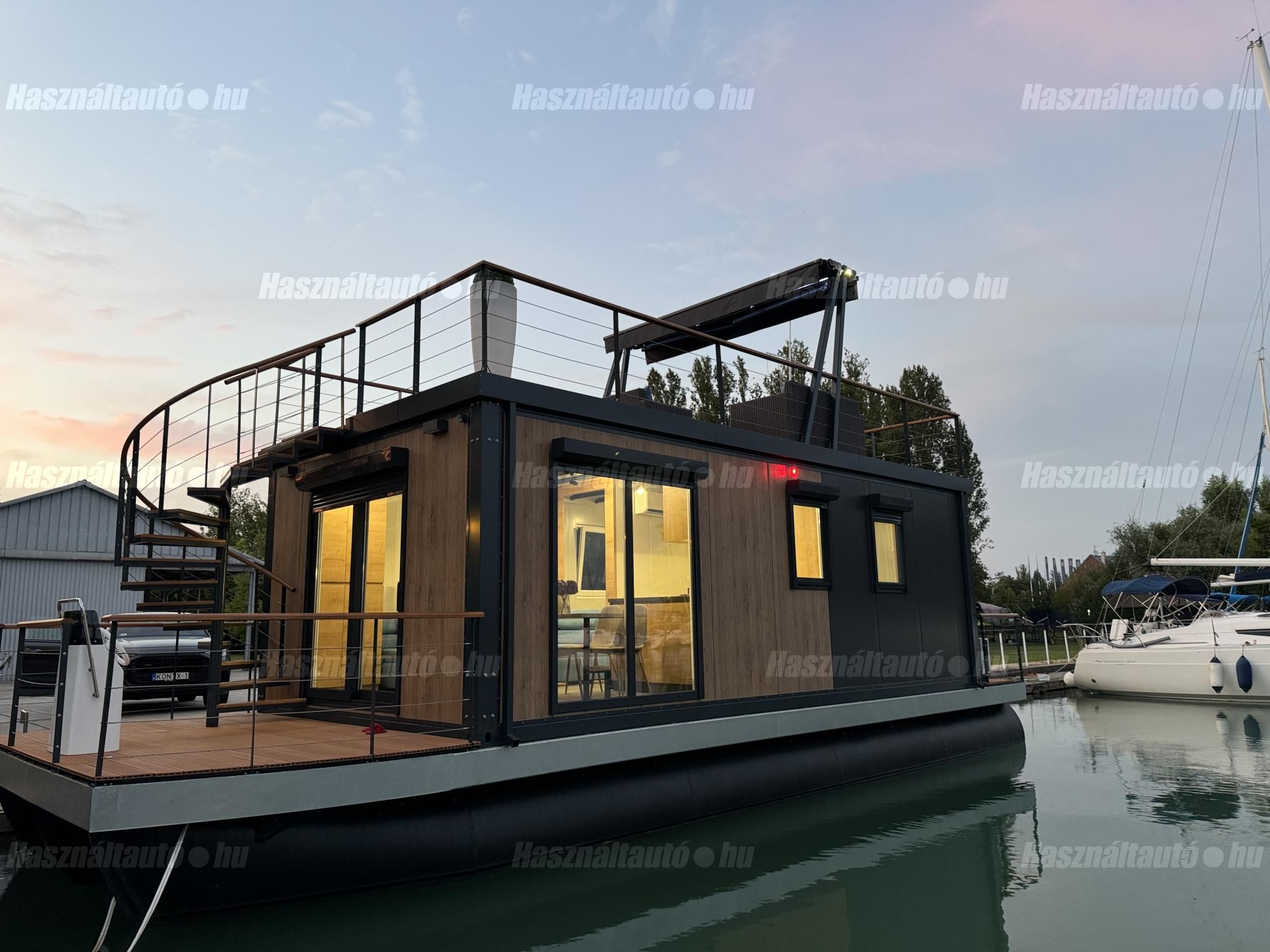 FLOATING HOUSE 2024/10 - 1