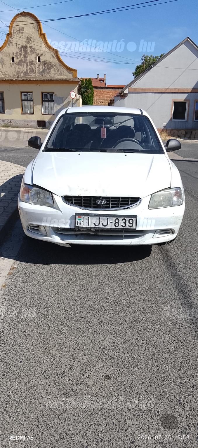 HYUNDAI ACCENT 2002/8 - 1