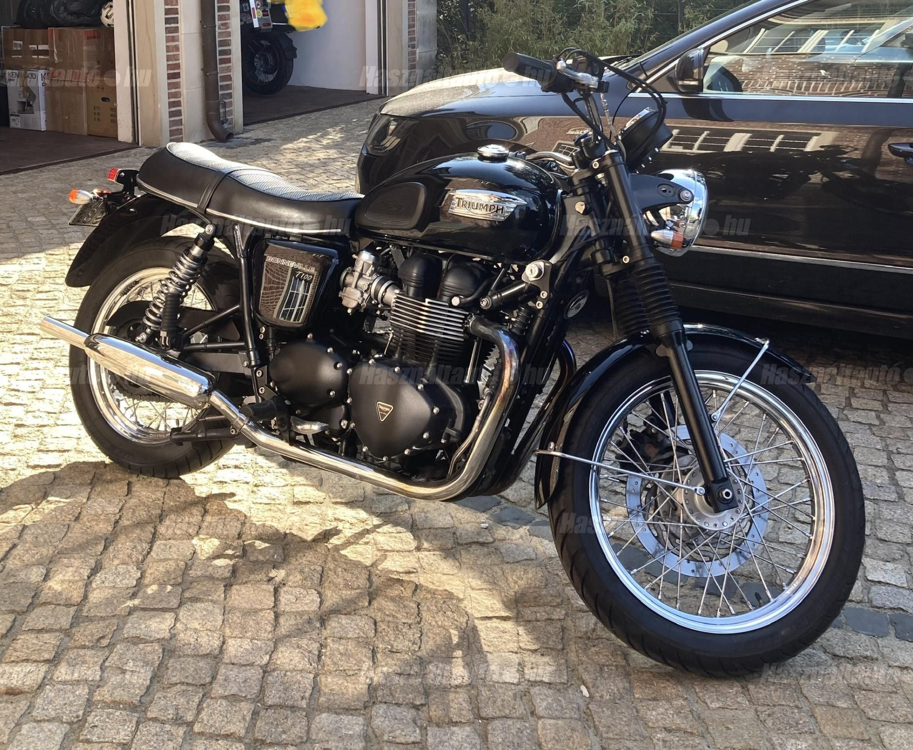 TRIUMPH BONNEVILLE BLACK 2013/3 - 1