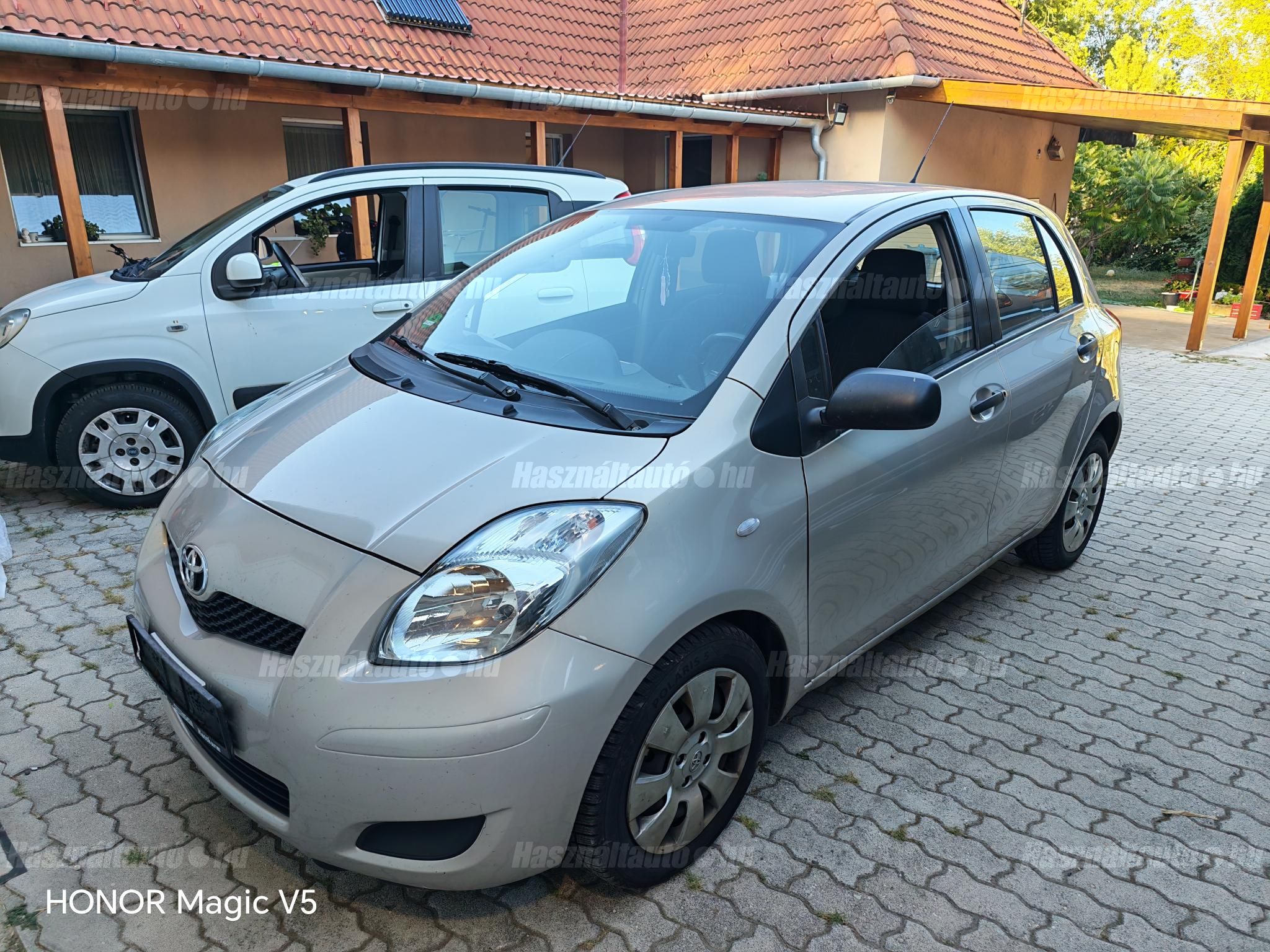 TOYOTA YARIS 2009/10 - 1