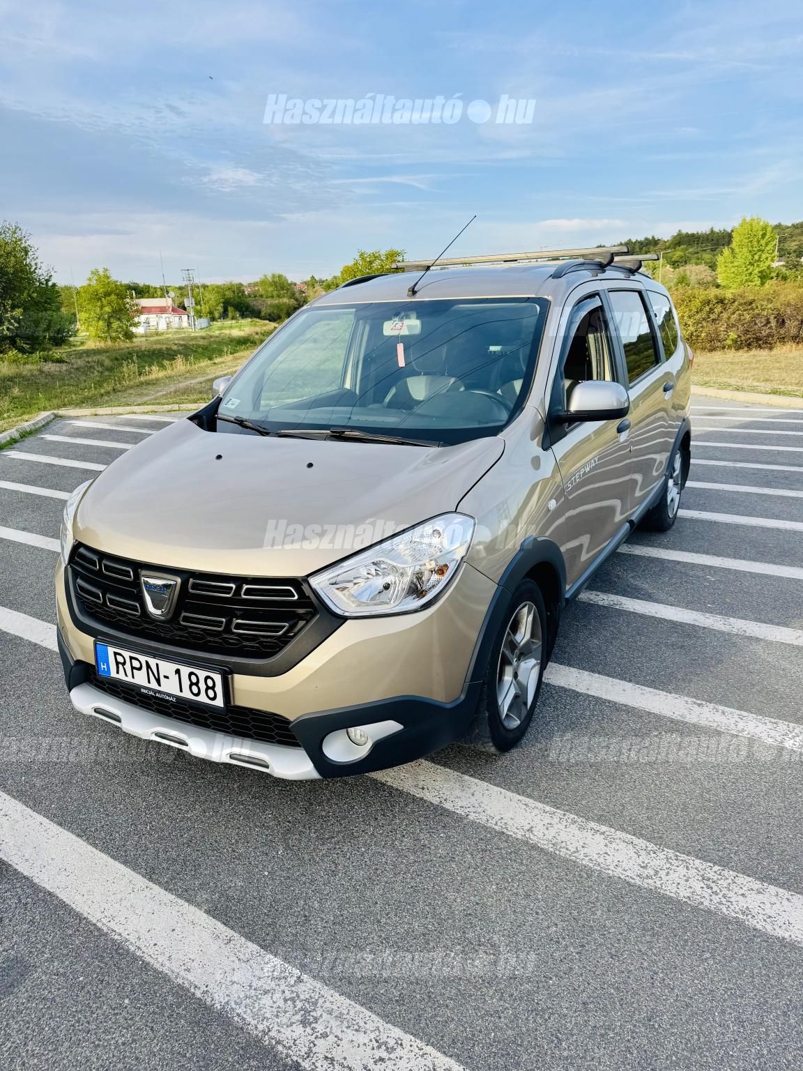 DACIA LODGY 2019/8 - 1