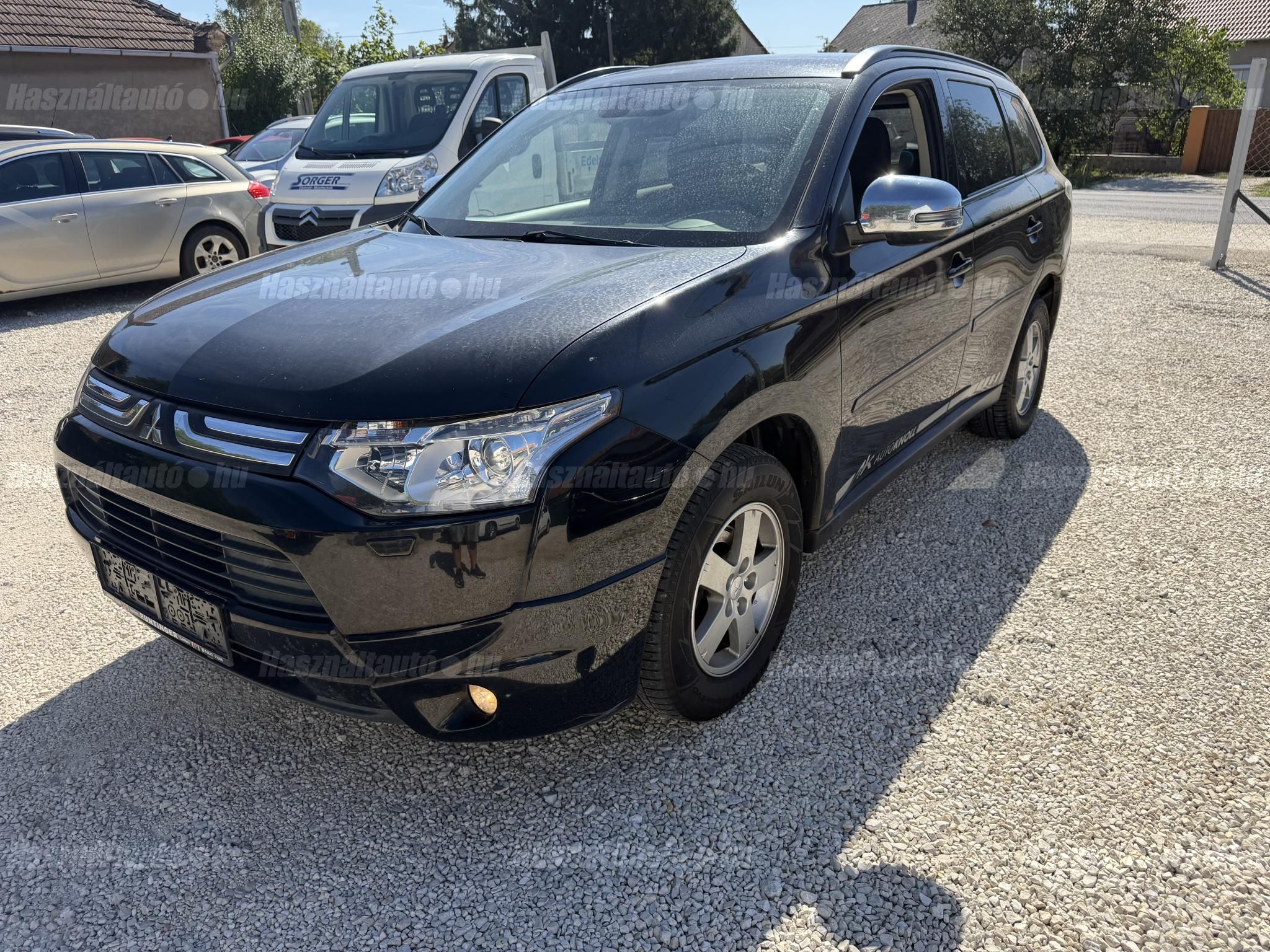 MITSUBISHI OUTLANDER 2013/8 - 1