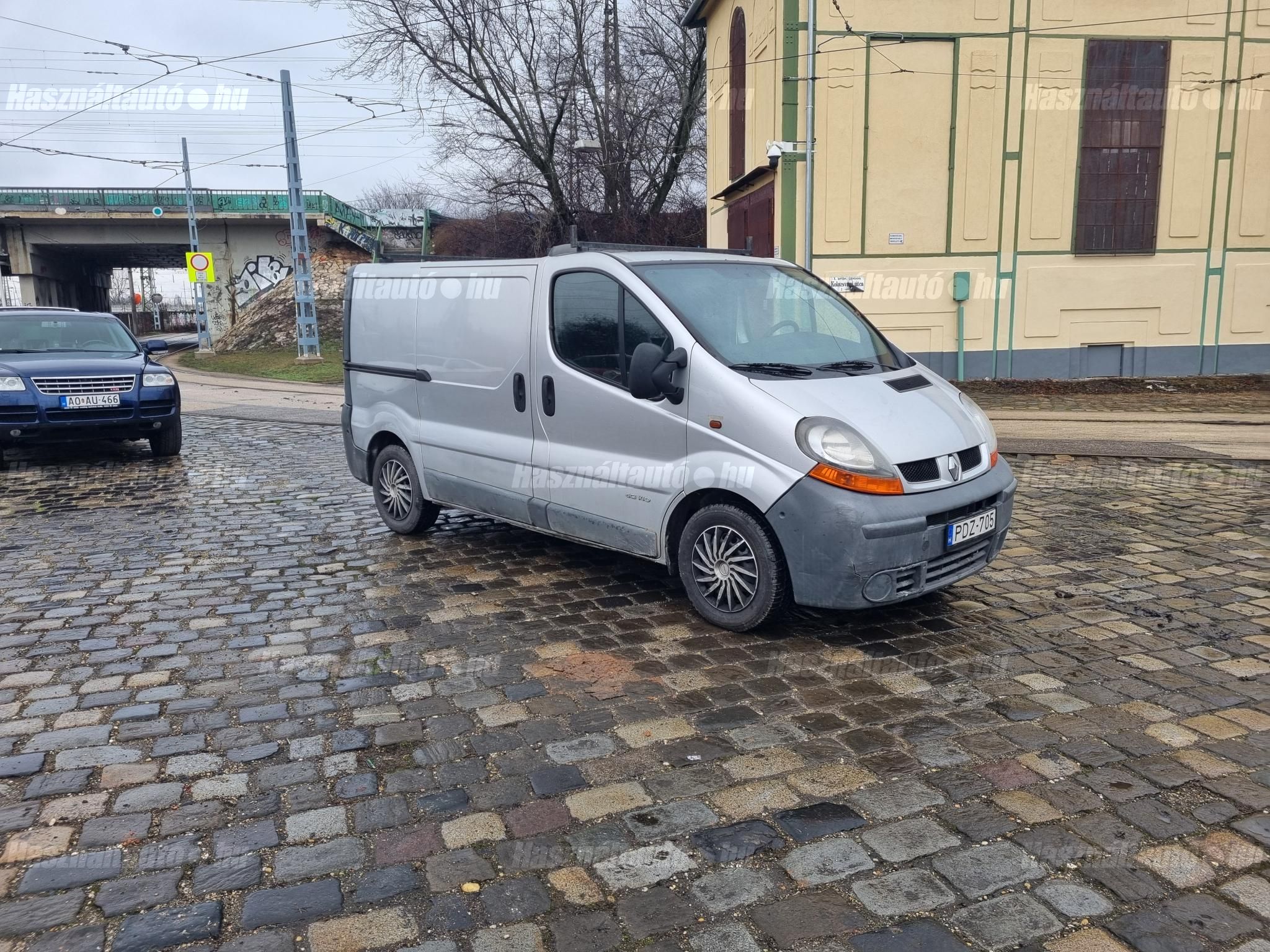 RENAULT TRAFIC 2004/6 - 1