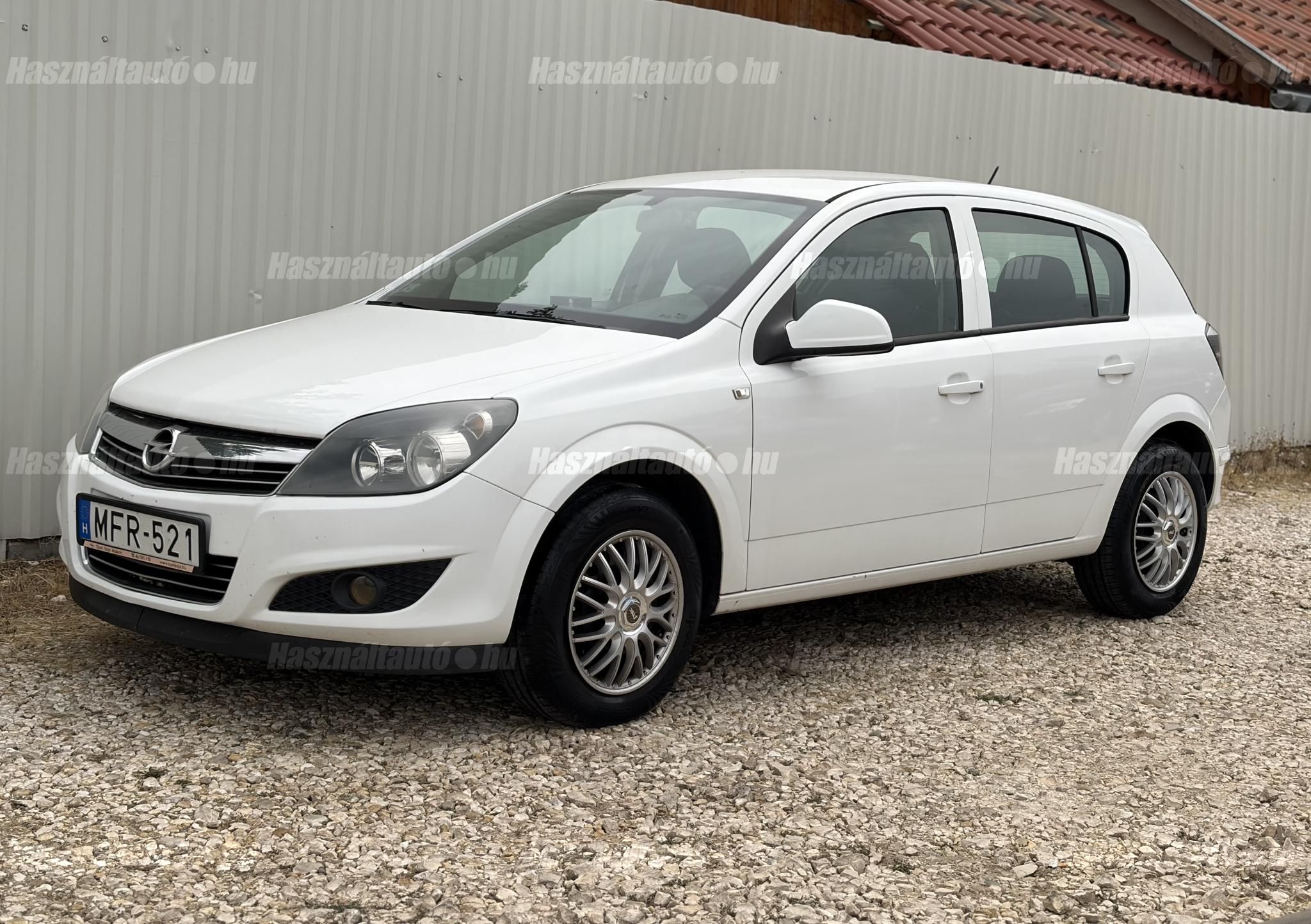 OPEL ASTRA H 2012/12 - 1