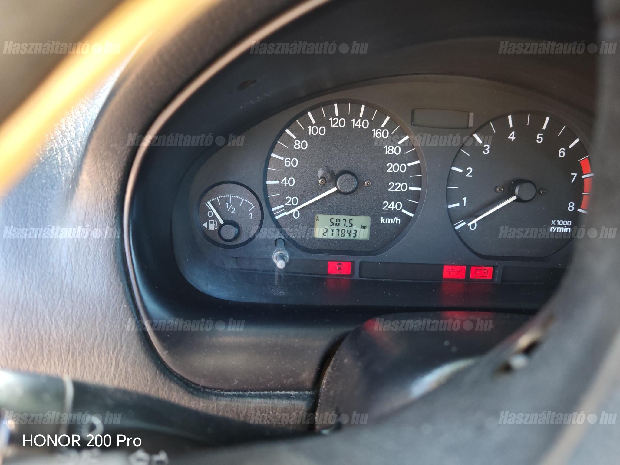 MITSUBISHI CARISMA 2002 - 1