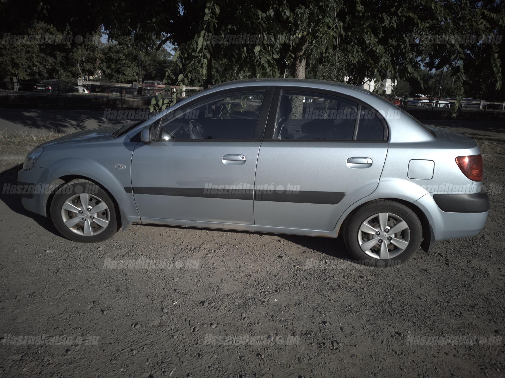 KIA RIO 2009 - 1