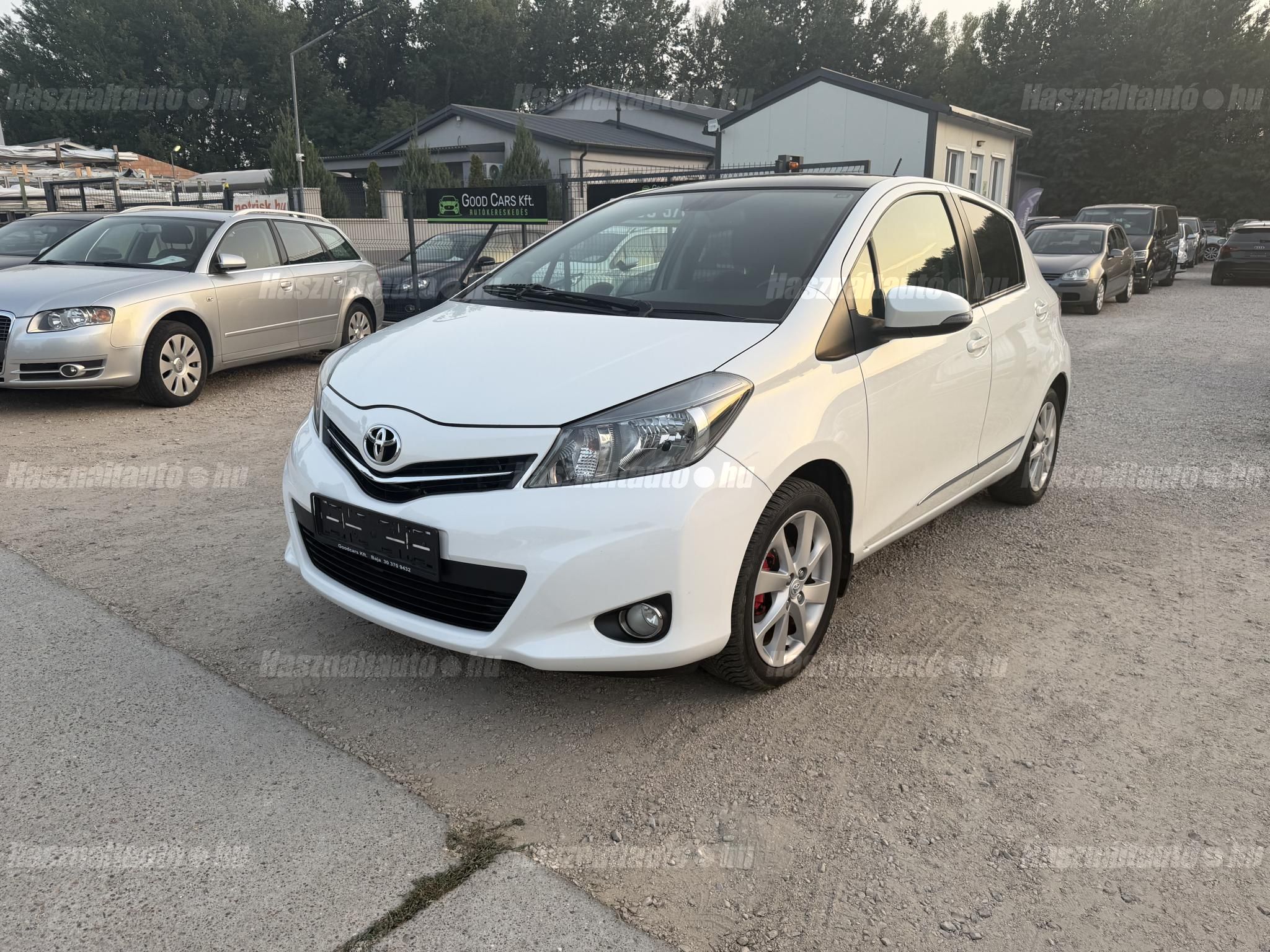 TOYOTA YARIS 2011/12 - 1