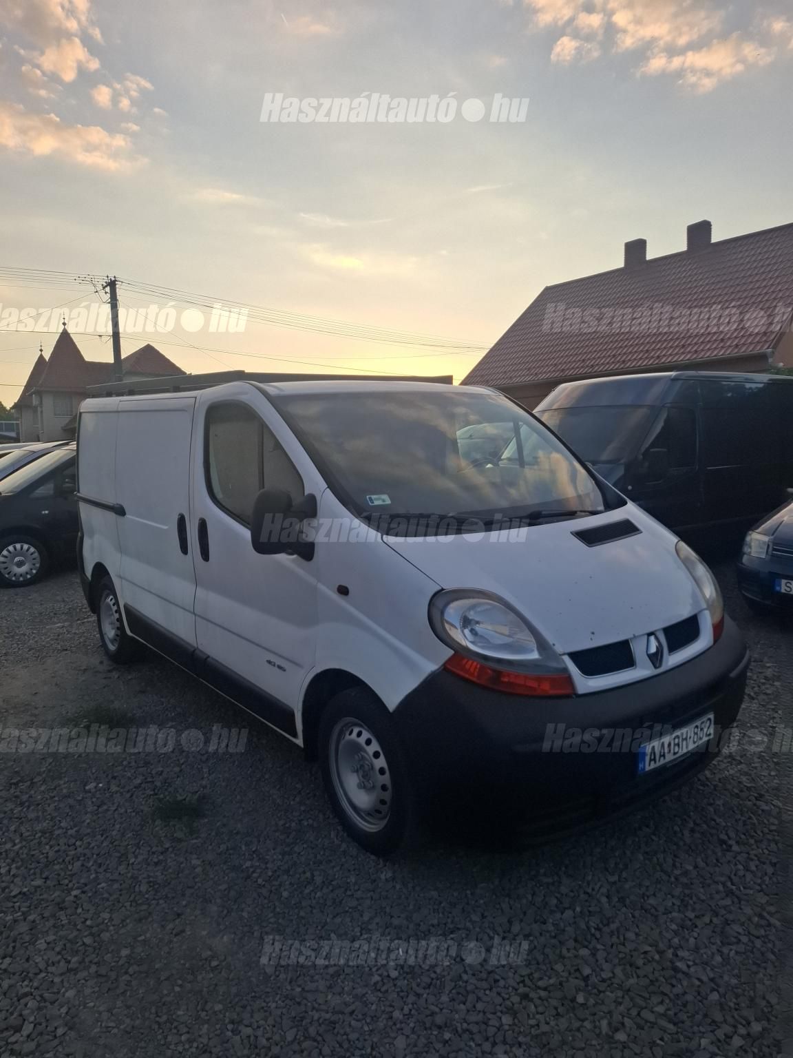 RENAULT TRAFIC 2004/5 - 1
