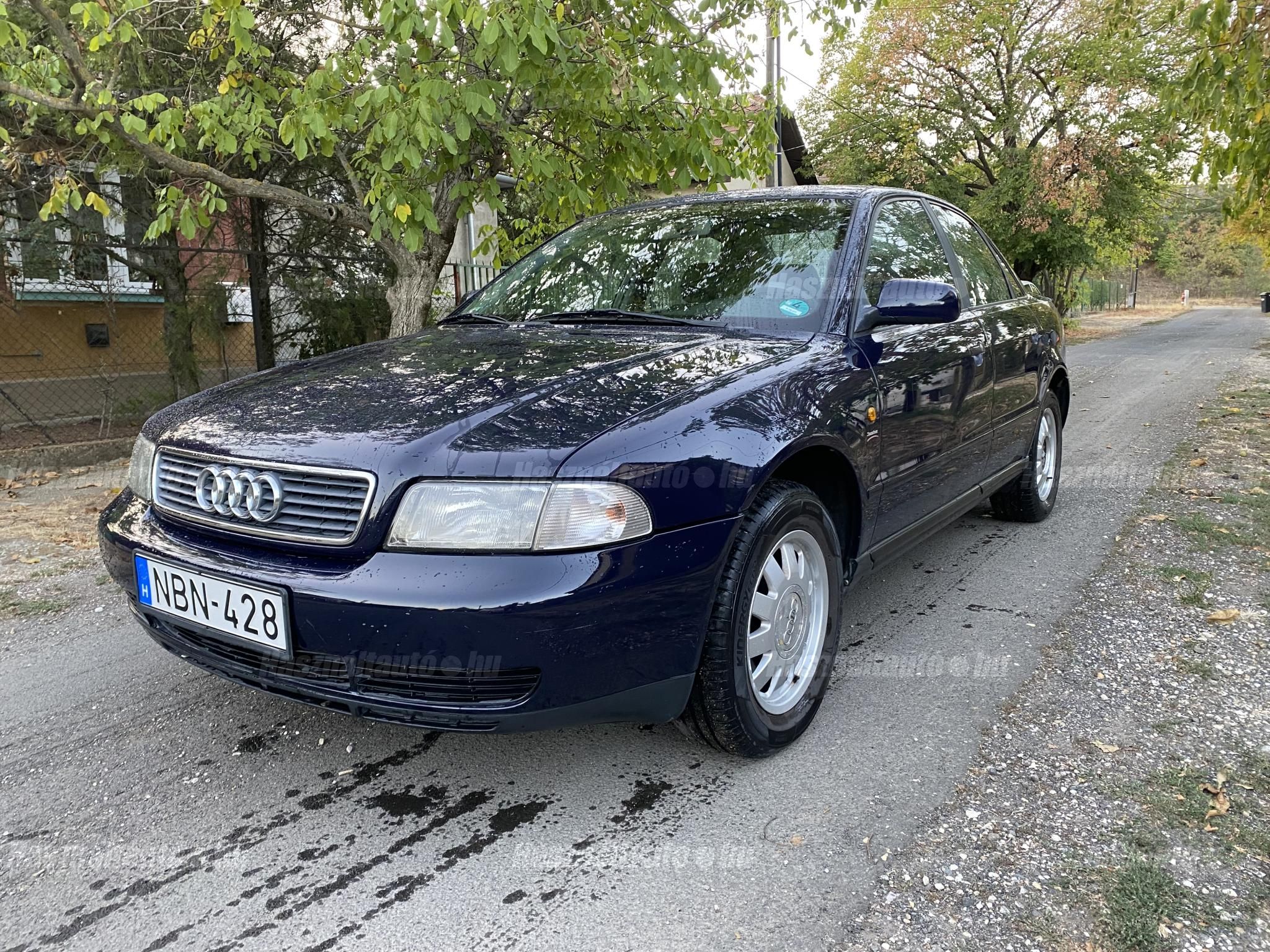 AUDI A4 1998/6 - 1