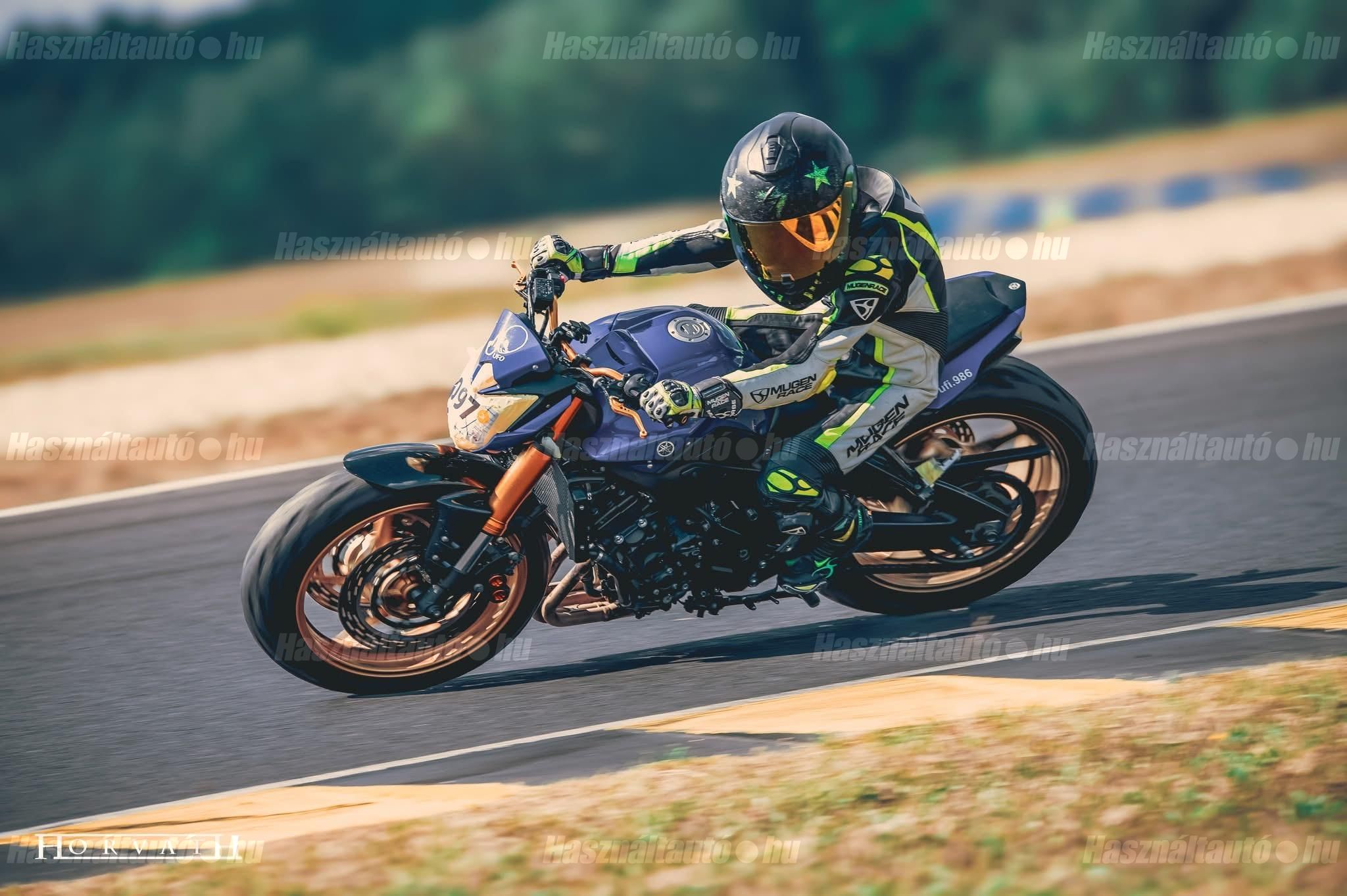 YAMAHA FZ8-N 2010/10 - 1
