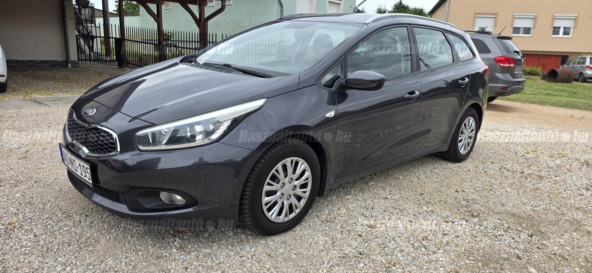 KIA CEE'D 2012/10 - 1