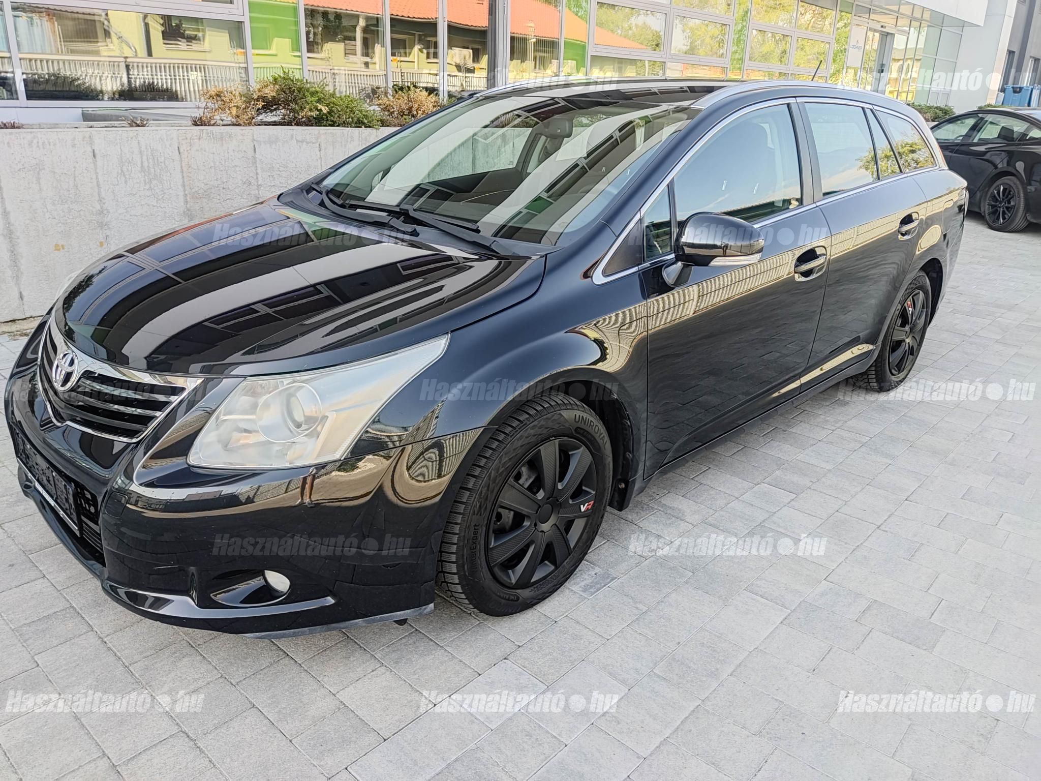 TOYOTA AVENSIS 2009/10 - 1