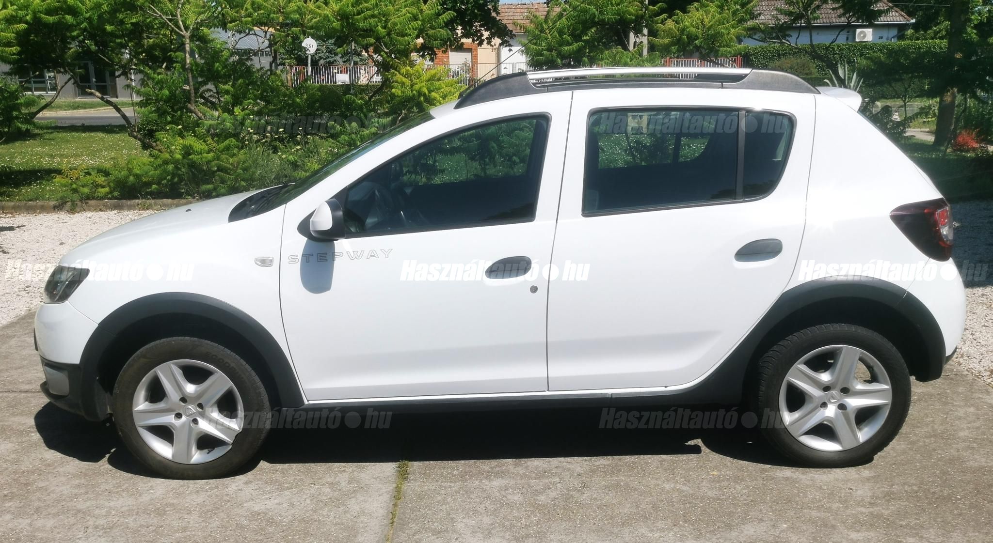 DACIA SANDERO 2016/8 - 1