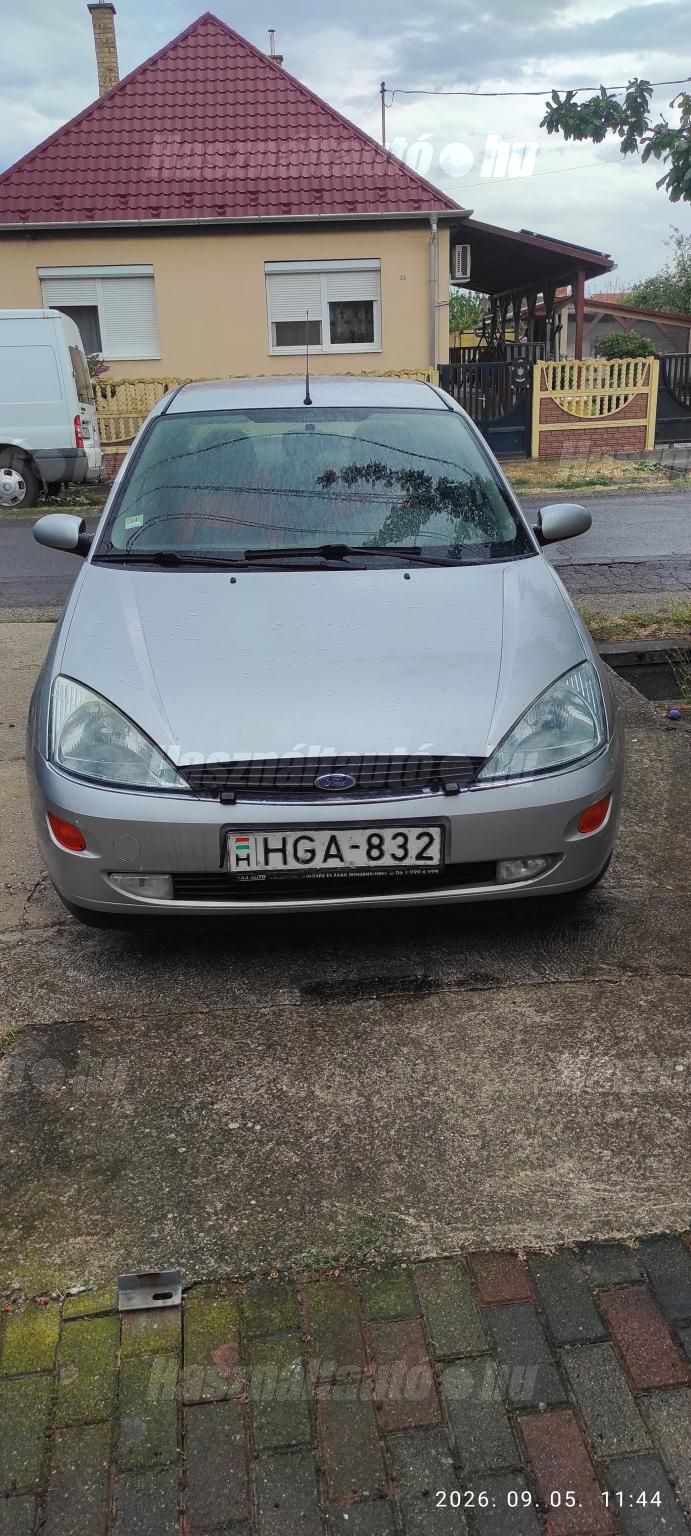 FORD FOCUS 2000 - 1