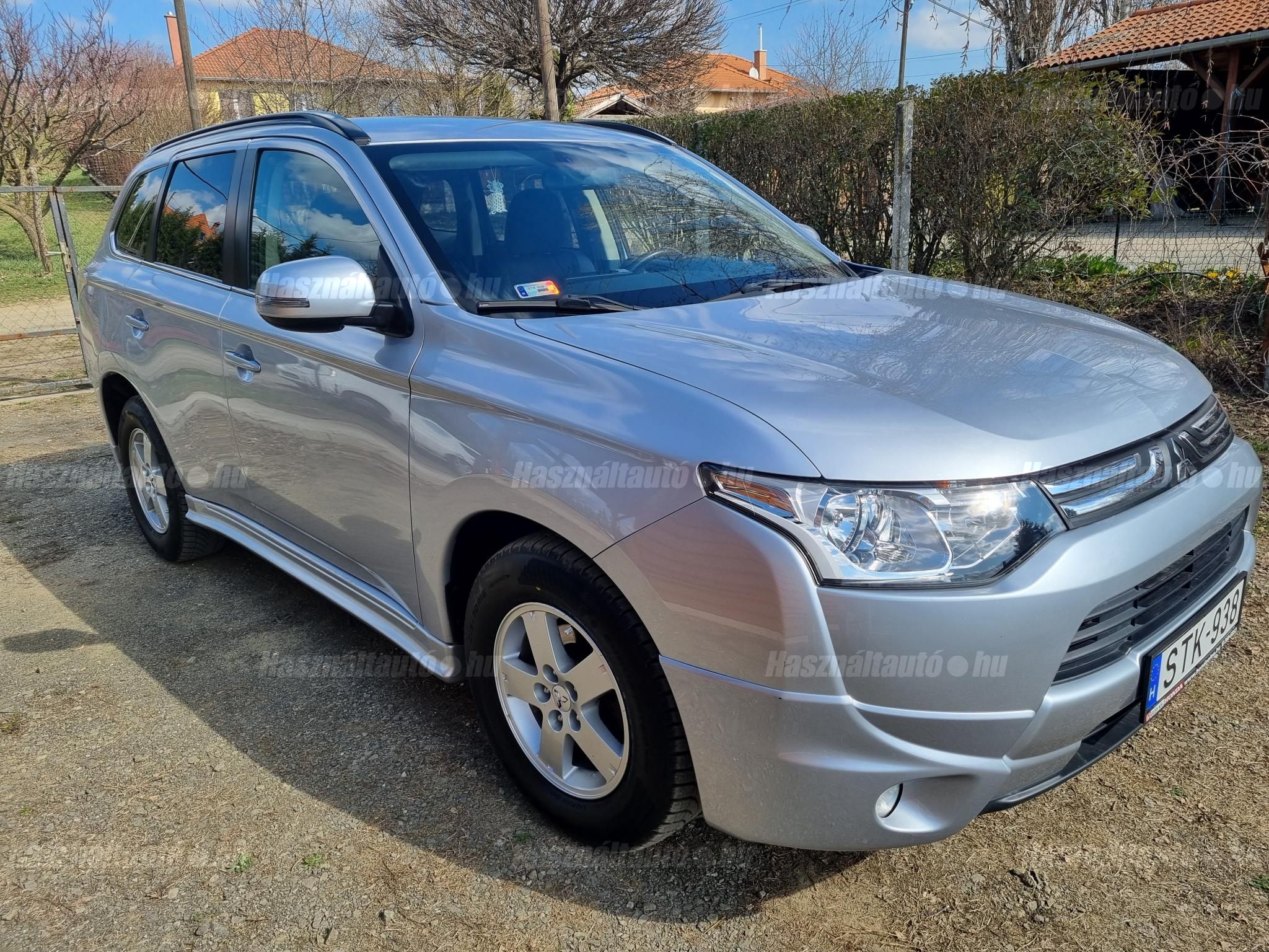 MITSUBISHI OUTLANDER 2013/4 - 1