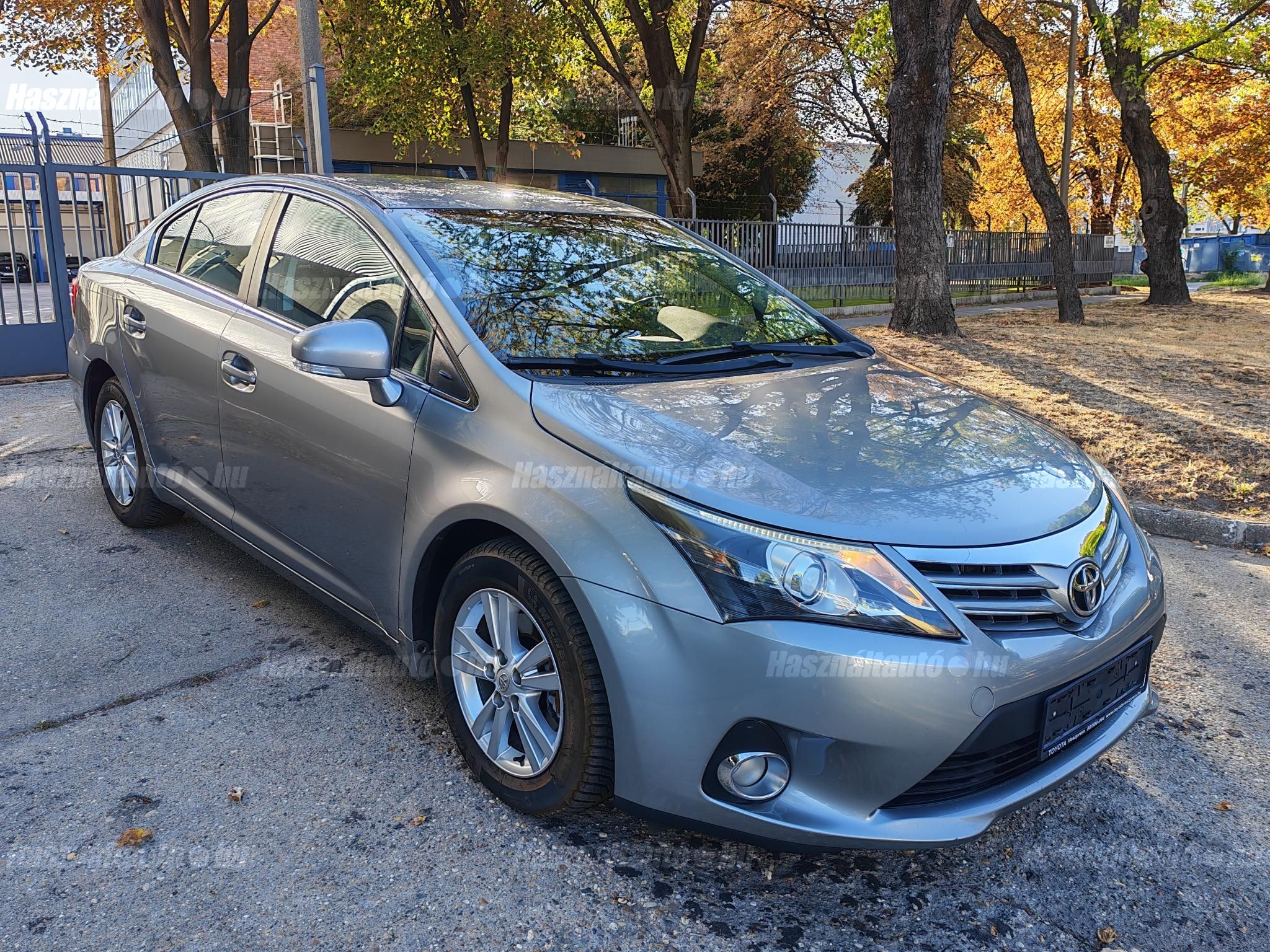 TOYOTA AVENSIS 2012/9 - 1