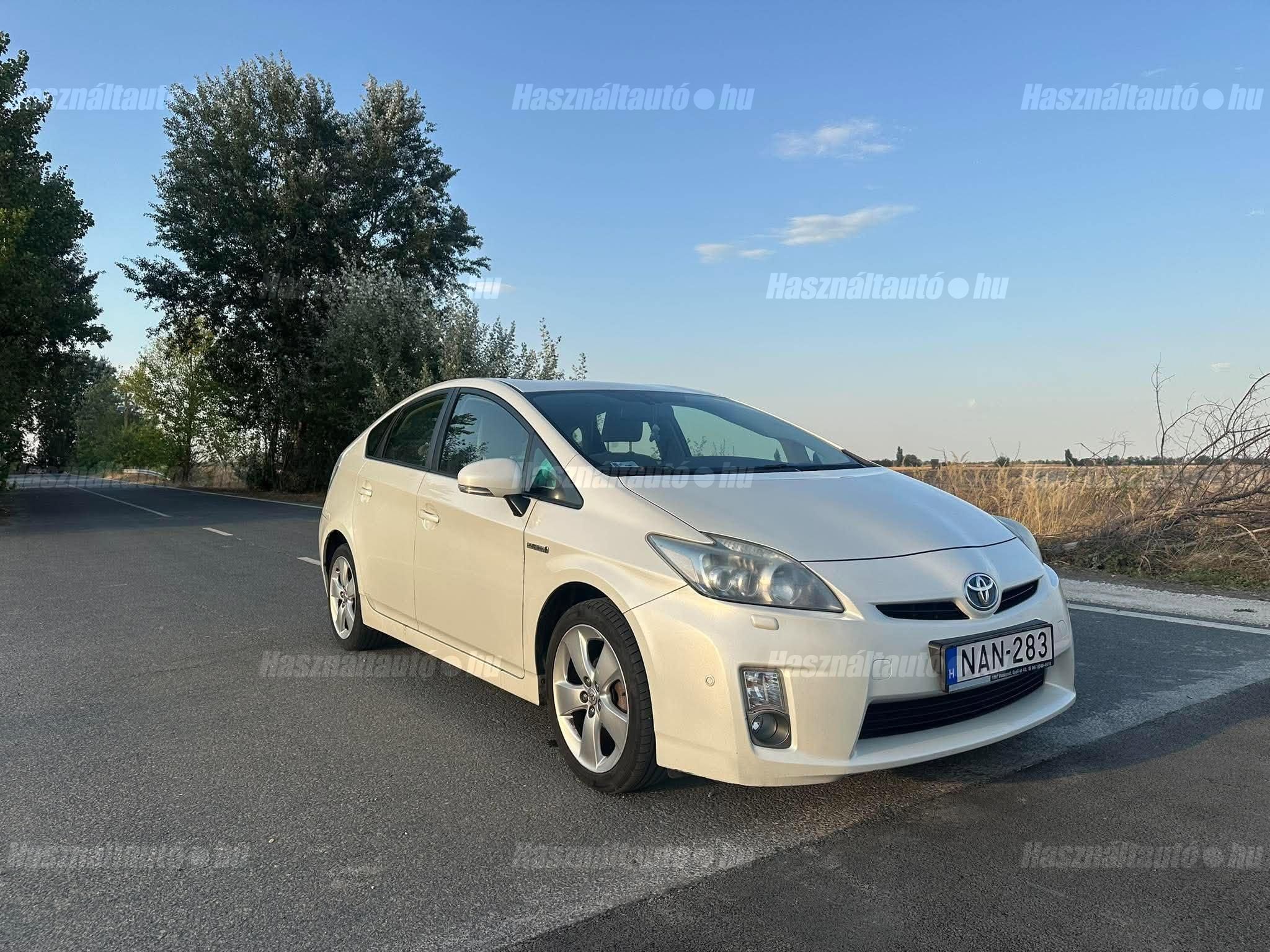 TOYOTA PRIUS 2011/8 - 1