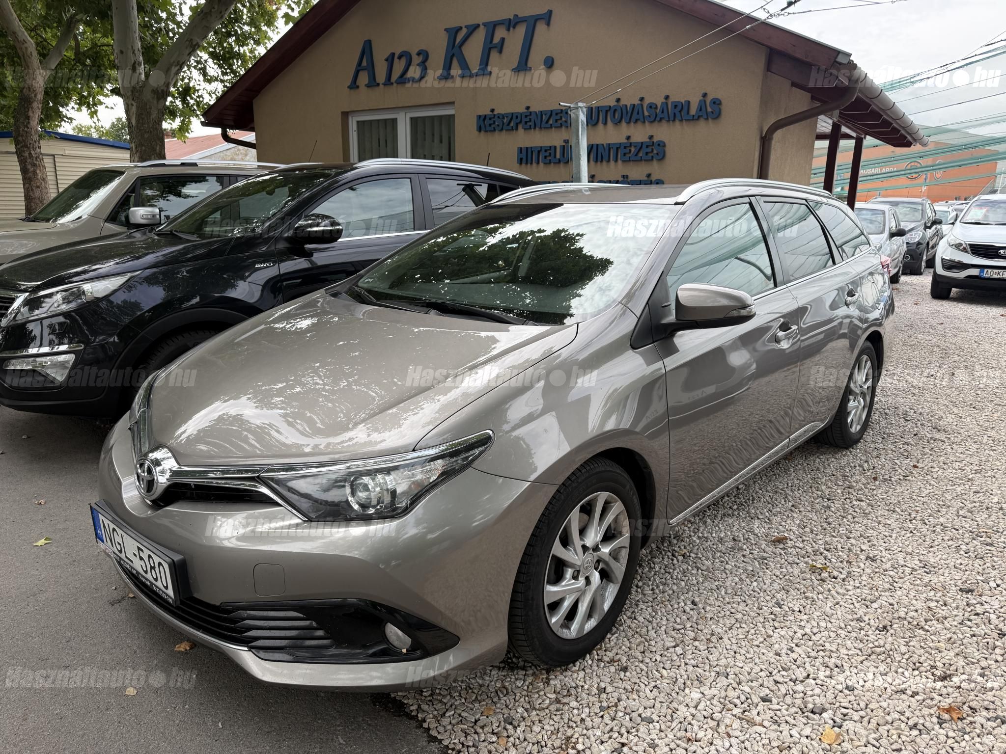 TOYOTA AURIS 2015/9 - 1