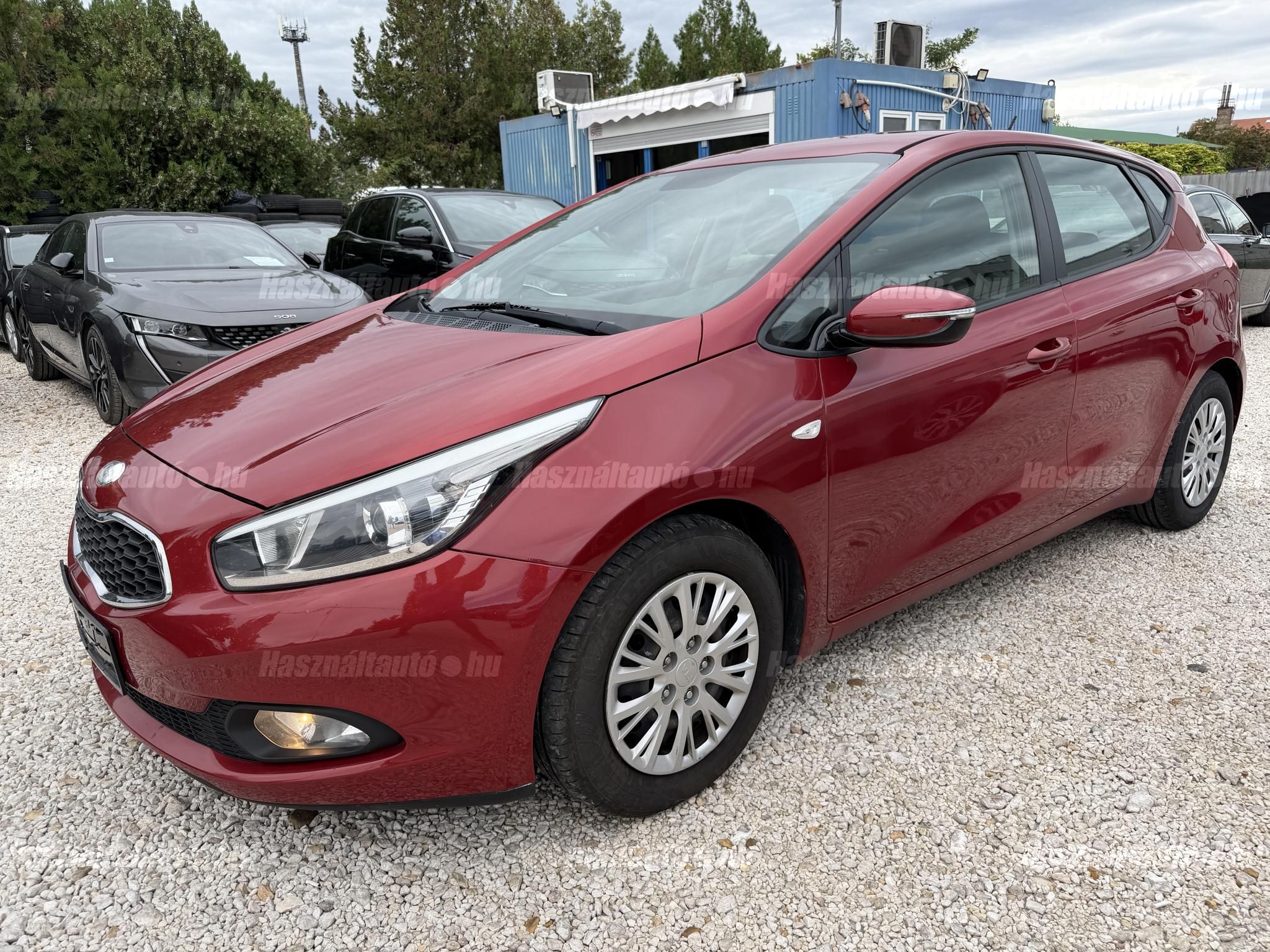 KIA CEE'D 2013/12 - 1